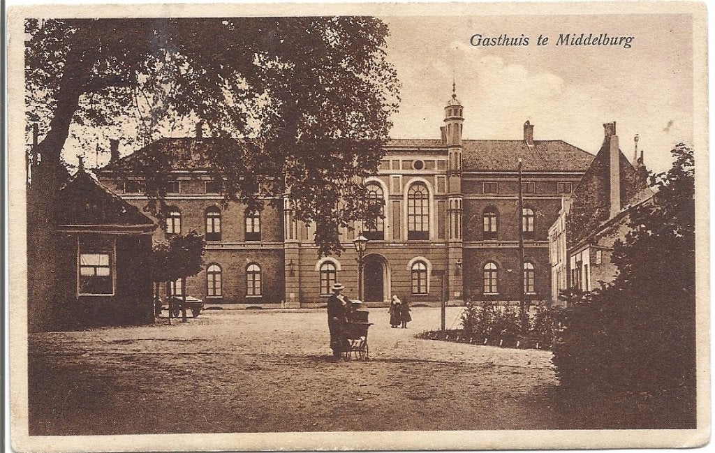 Middelburg Gasthuis met mensen kinderwagen en kar 1928, Verzenden, 1920 tot 1940, Gelopen, Zeeland