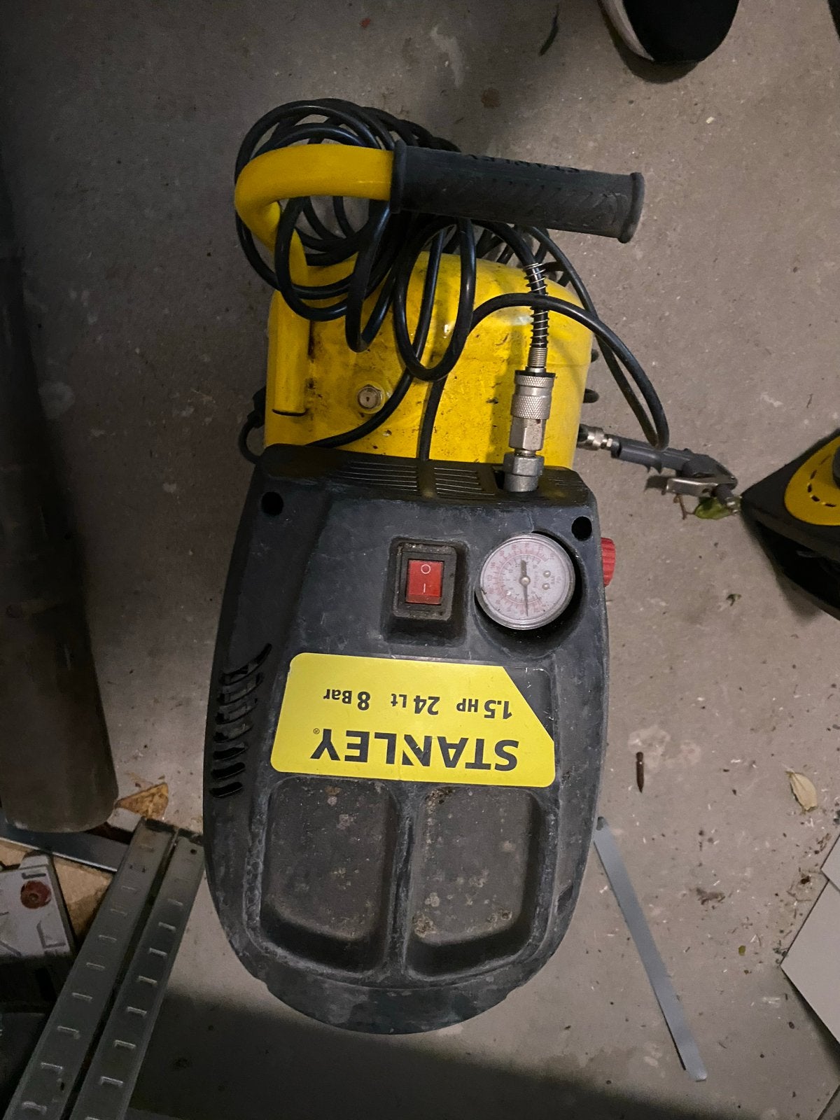Stanley Luchtcompressor 1.5 PK 24L 8 Bar, Gebruikt, 6 tot 10 bar, Ophalen of Verzenden, Minder dan 200 liter/min