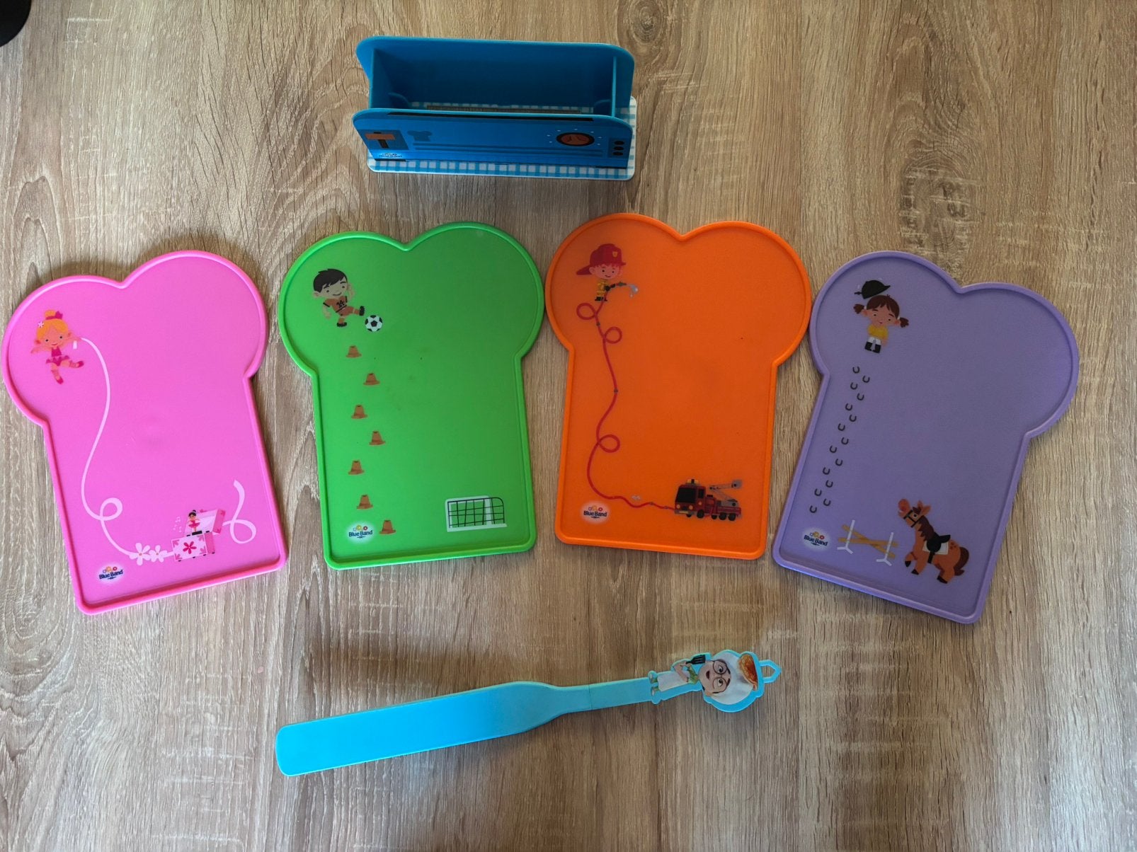Set van 4  broodplankjes incl houder en spatel, Kunststof, Overige merken, Ophalen of Verzenden, Zo goed als nieuw