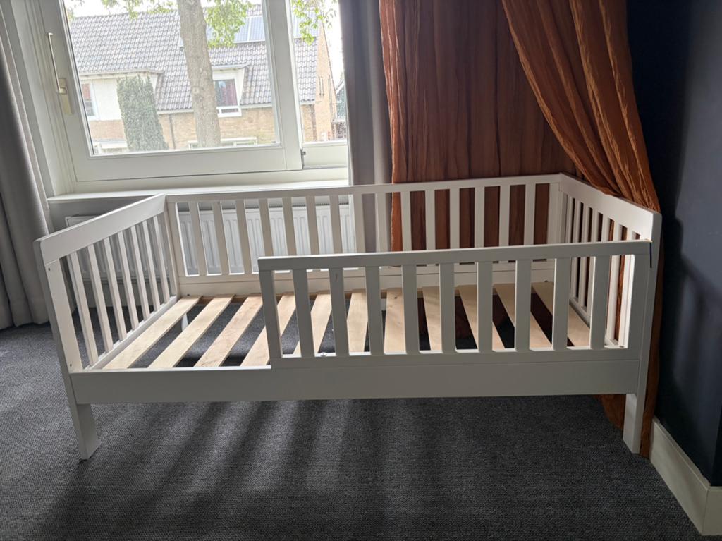 Peuterbed Plume van Petit Amélie, Kinderen en Baby's, Kinderkamer | Bedden, Ophalen, Gebruikt, 70 tot 85 cm, 140 tot 160 cm