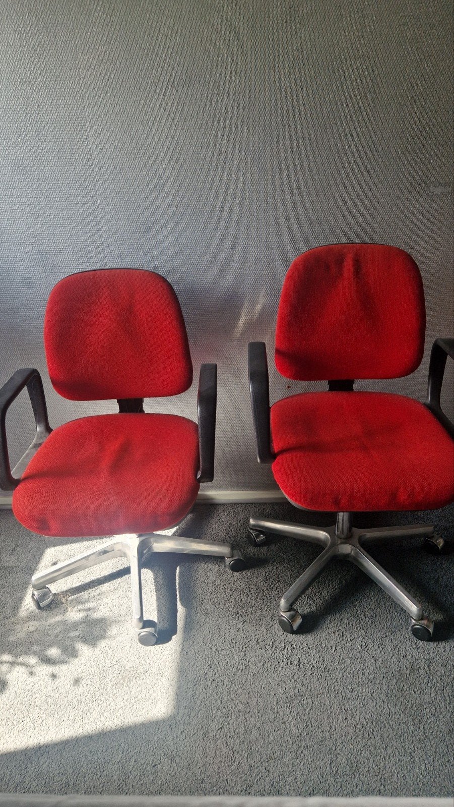 Twee rode bureaustoelen - Gebruikt, Ophalen, Gebruikt, Rood, Bureaustoel
