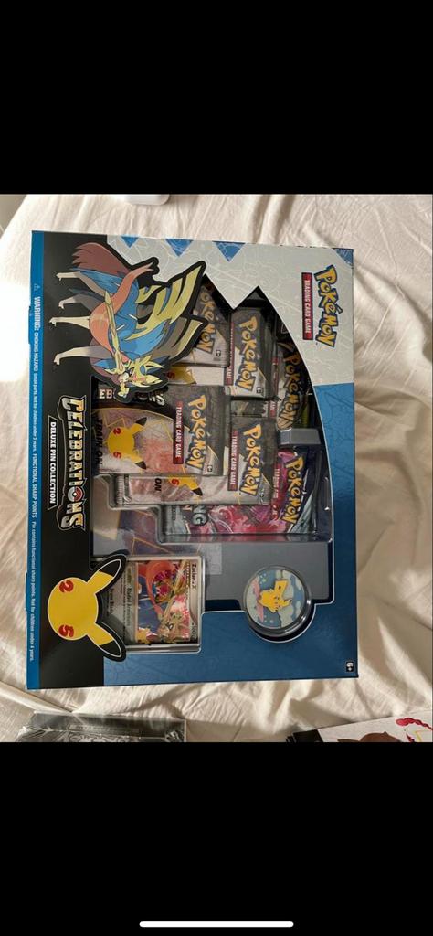 Pokémon Celebrations Deluxe Pin Collection, Ophalen of Verzenden, Nieuw, Overige typen