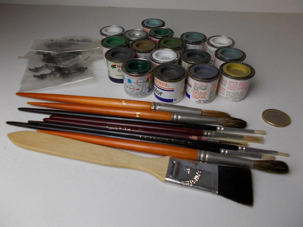 Humbrol Modelbouw verf 17 x + PENSELEN + Soldaatjes., Overige merken, 1:32 tot 1:50, Overige typen, Ophalen of Verzenden