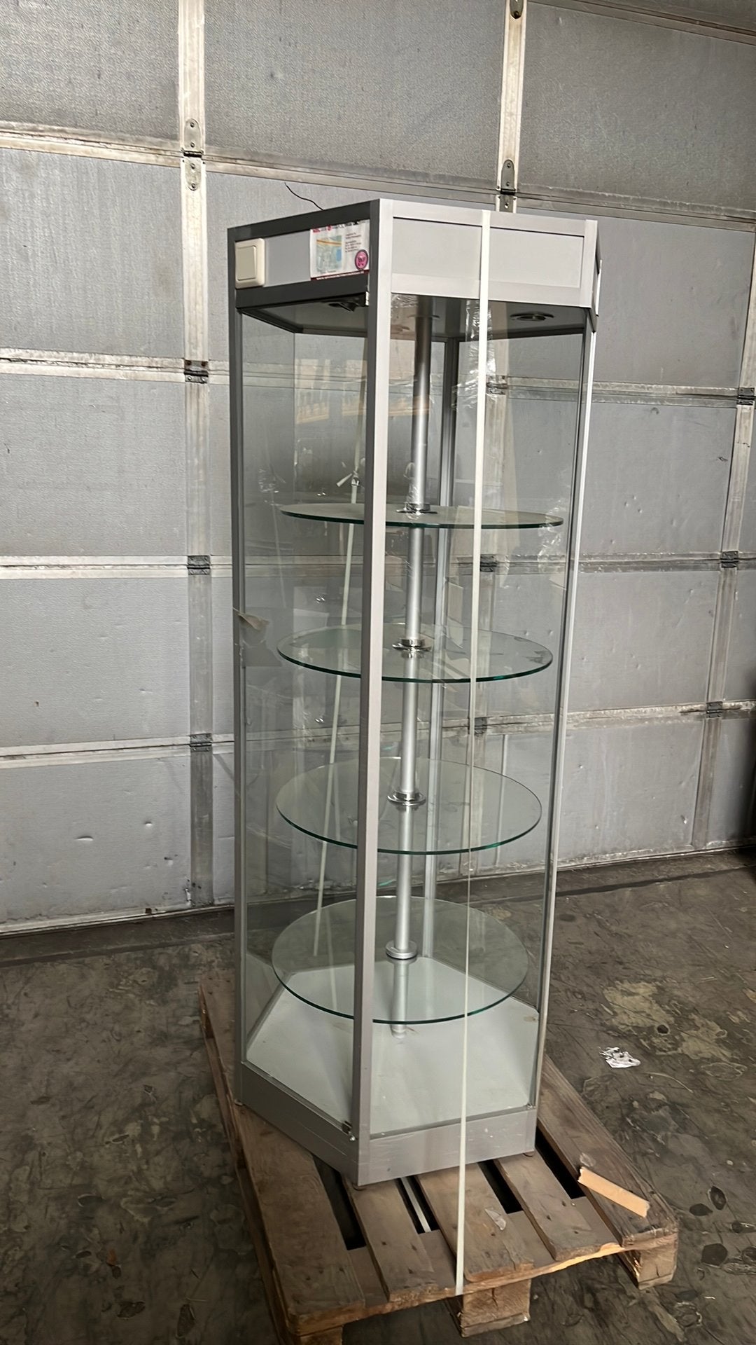 Glazen Vitrinekast met Draaiplateaus, Met plank(en), Minder dan 50 cm, Gebruikt, 200 cm of meer