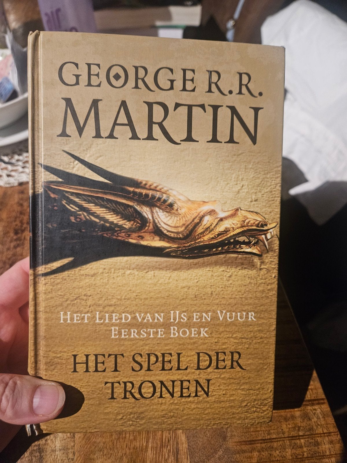 Het Spel der Tronen - Het Lied van IJs en Vuur Boek 1, Boeken, Ophalen of Verzenden, Gelezen, George R.R. Martin, Nederland