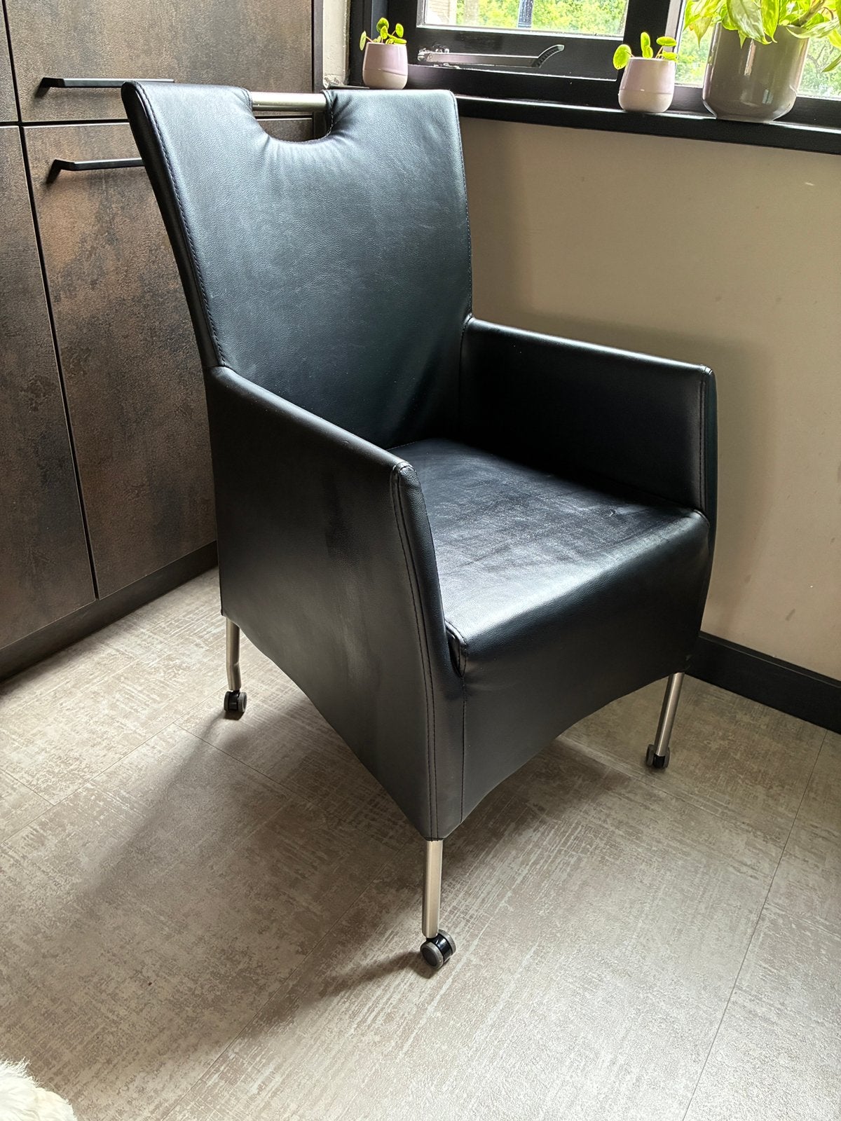 6 eettafel kuipstoelen met wieltjes, Ophalen, Gebruikt, Zwart, Metaal