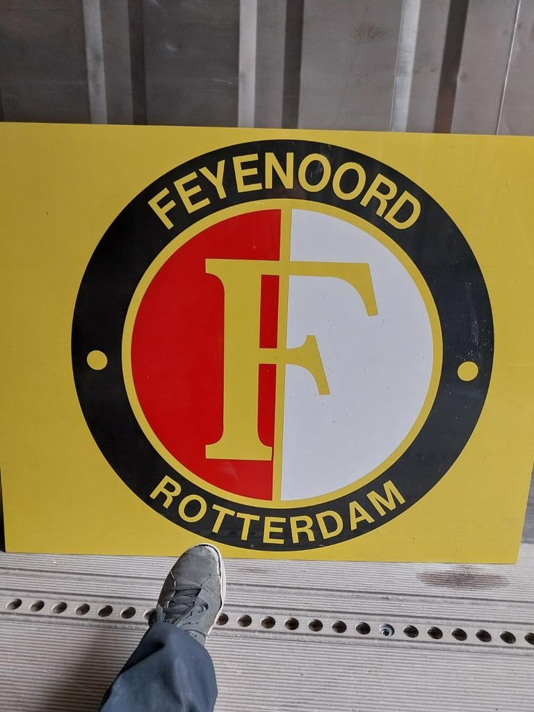 Feyenoord bord bestickerd. Ongeveer 90 x 70 groot, Ophalen, Feyenoord