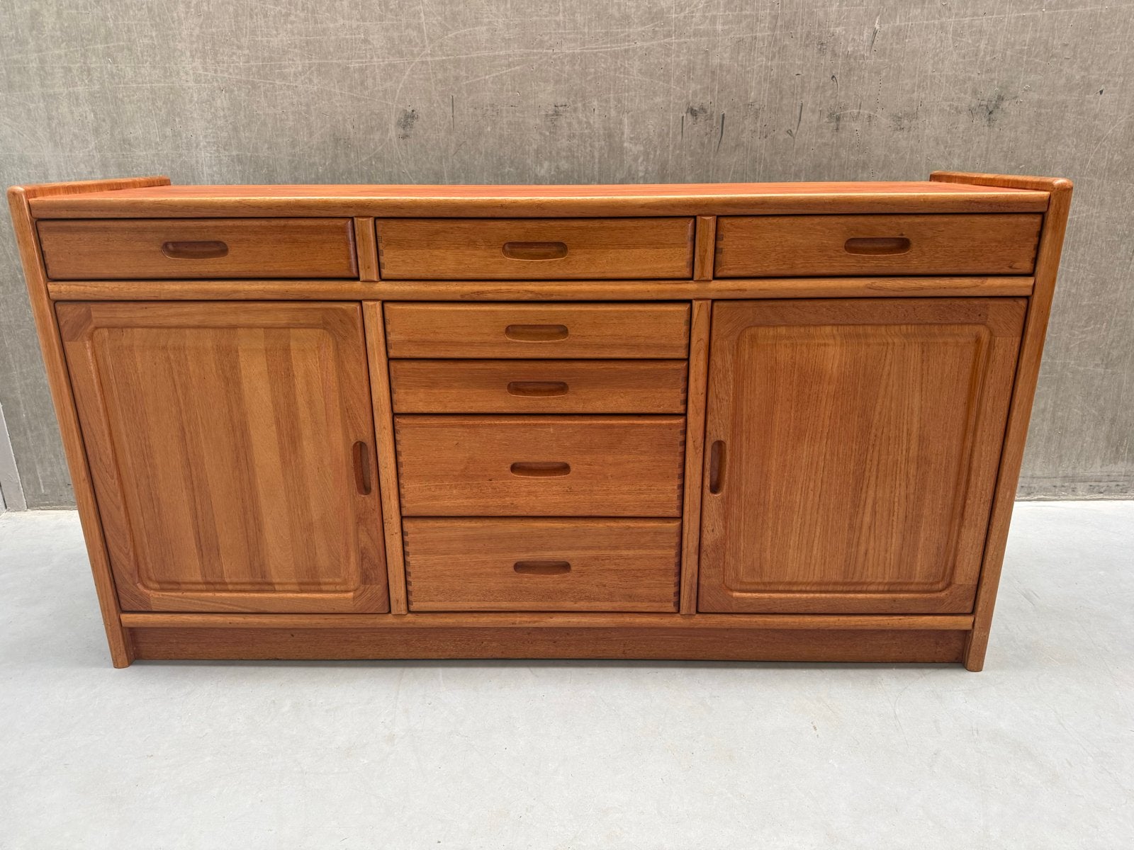 Mid Century Deens Teak Dressoir Credenza Dyrlund, Gebruikt, 150 tot 200 cm, Teakhout, Ophalen of Verzenden