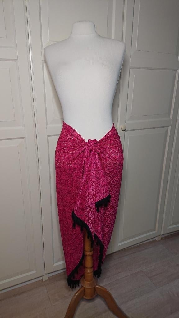 Verschillende pareo sarong, Kleding | Dames, Badmode en Zwemkleding, Ophalen of Verzenden, Zo goed als nieuw, Zwart, Overige typen