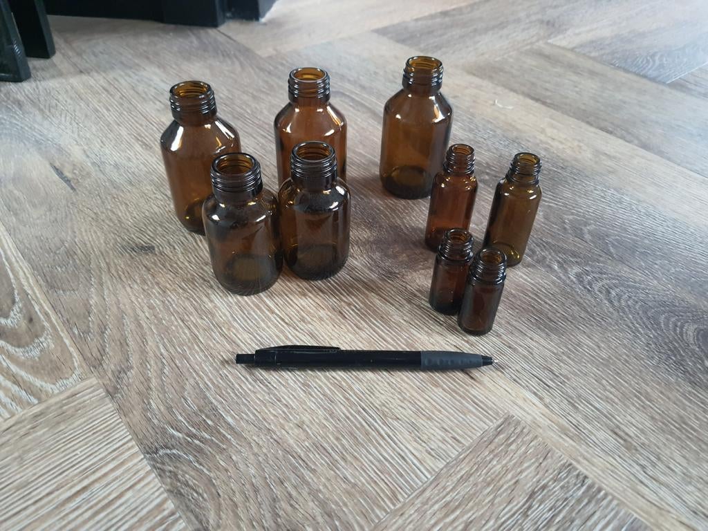 Diverse vintage apothekers flesjes, Ophalen