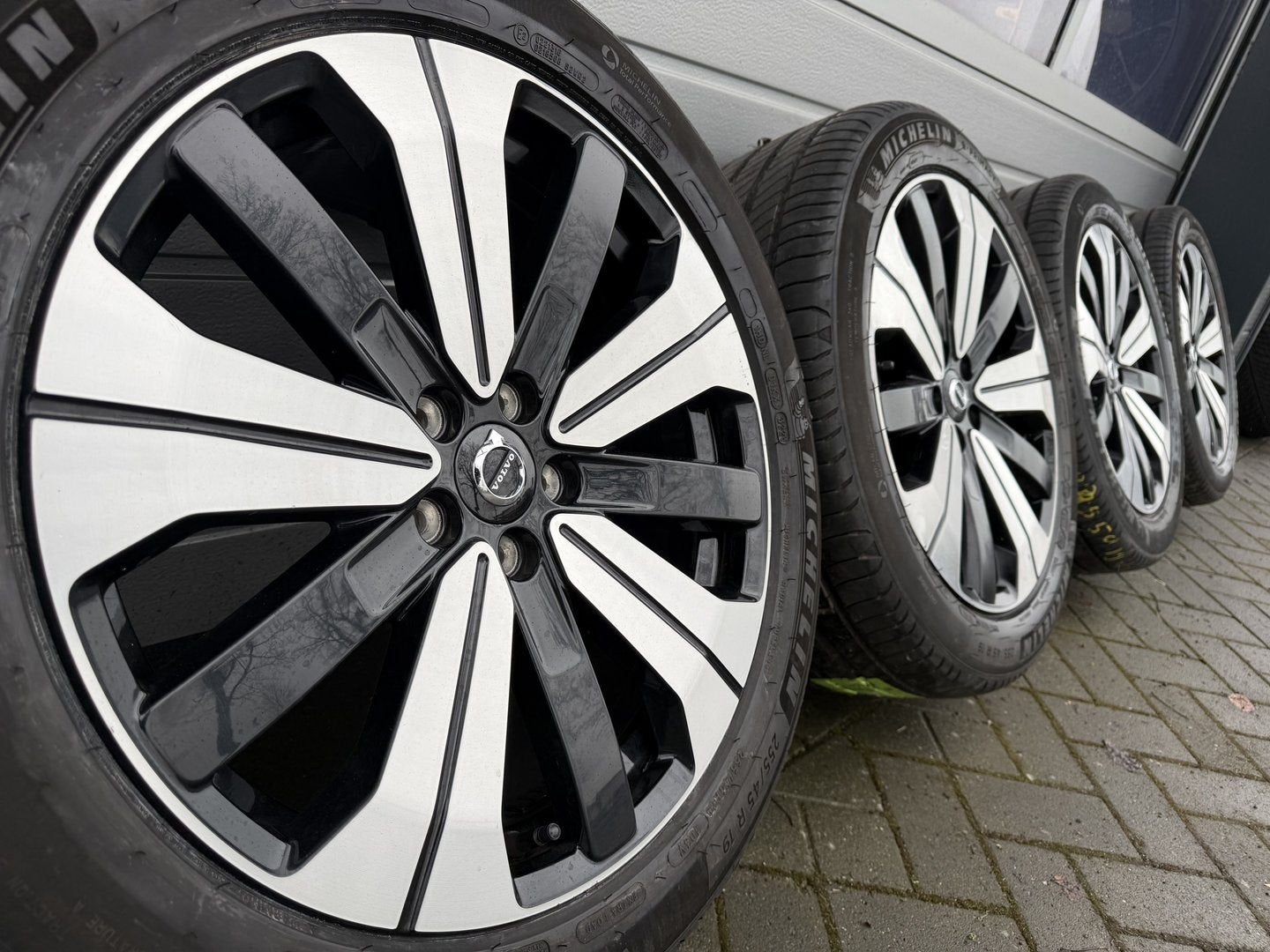 Orginele 19 inch Volvo XC40 EC40 EX40 C40 velgen zomerbanden, 19 inch, Gebruikt, 255 mm, -