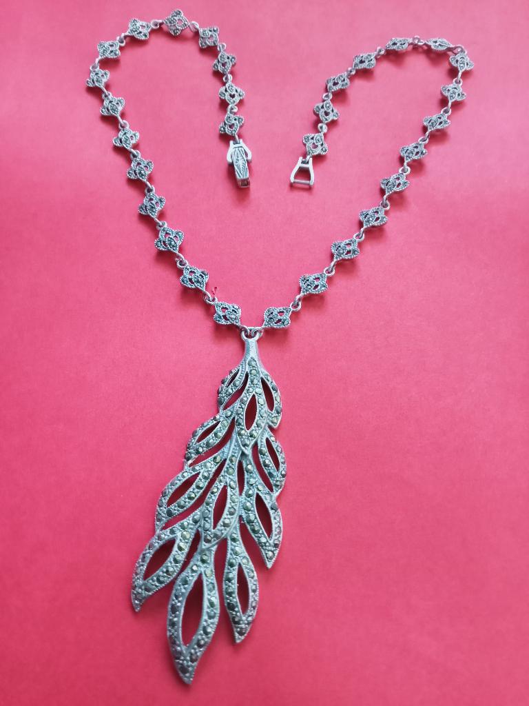 Mooi Zilveren Collier met Markesietjes en Grote Pampel, Verzenden, Zilver, Ketting