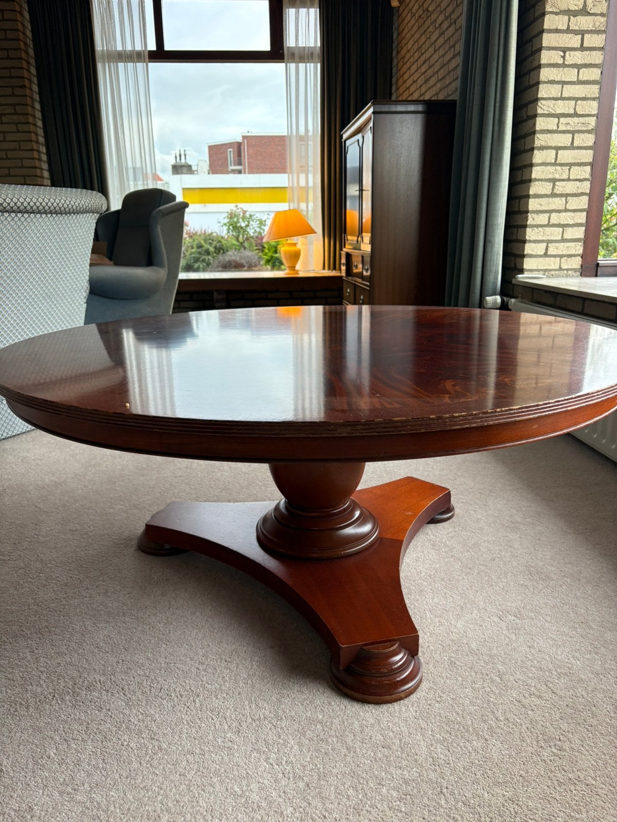 Antieke salon tafel, Ophalen