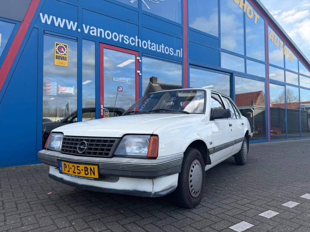Opel ASCONA 1.6 S LS Belastingvrij!!!!, Auto's, Gebruikt, 4 cilinders, 82 pk, Wit