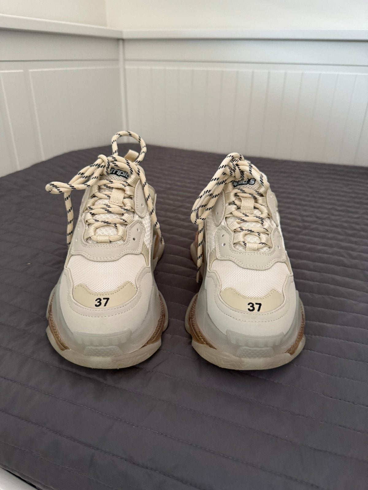 Balenciaga Triple S, Beige, Ophalen of Verzenden, Sneakers of Gympen, Zo goed als nieuw