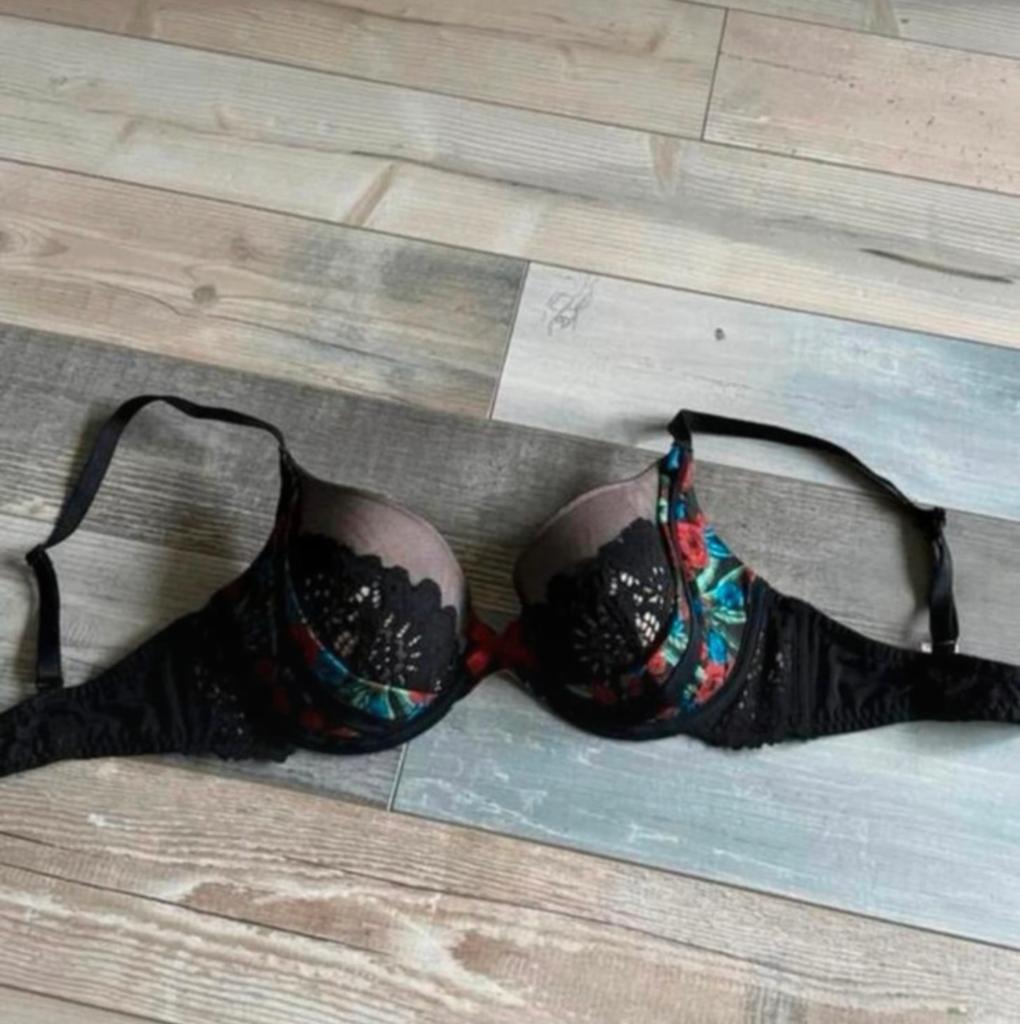 Prachtige Bh van Hunkemöller in maat 75D, Ophalen of Verzenden, BH