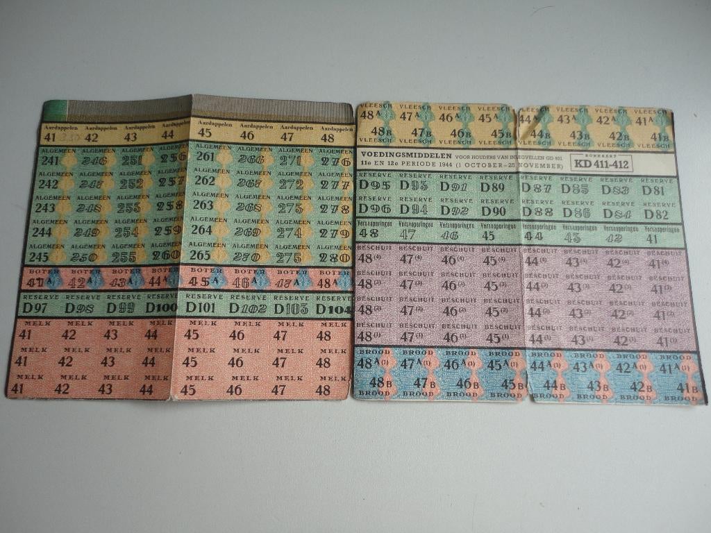 complete vellen distributiebonnen, Verzamelen, Militaria | Tweede Wereldoorlog, Ophalen of Verzenden, Overige soorten, Nederland