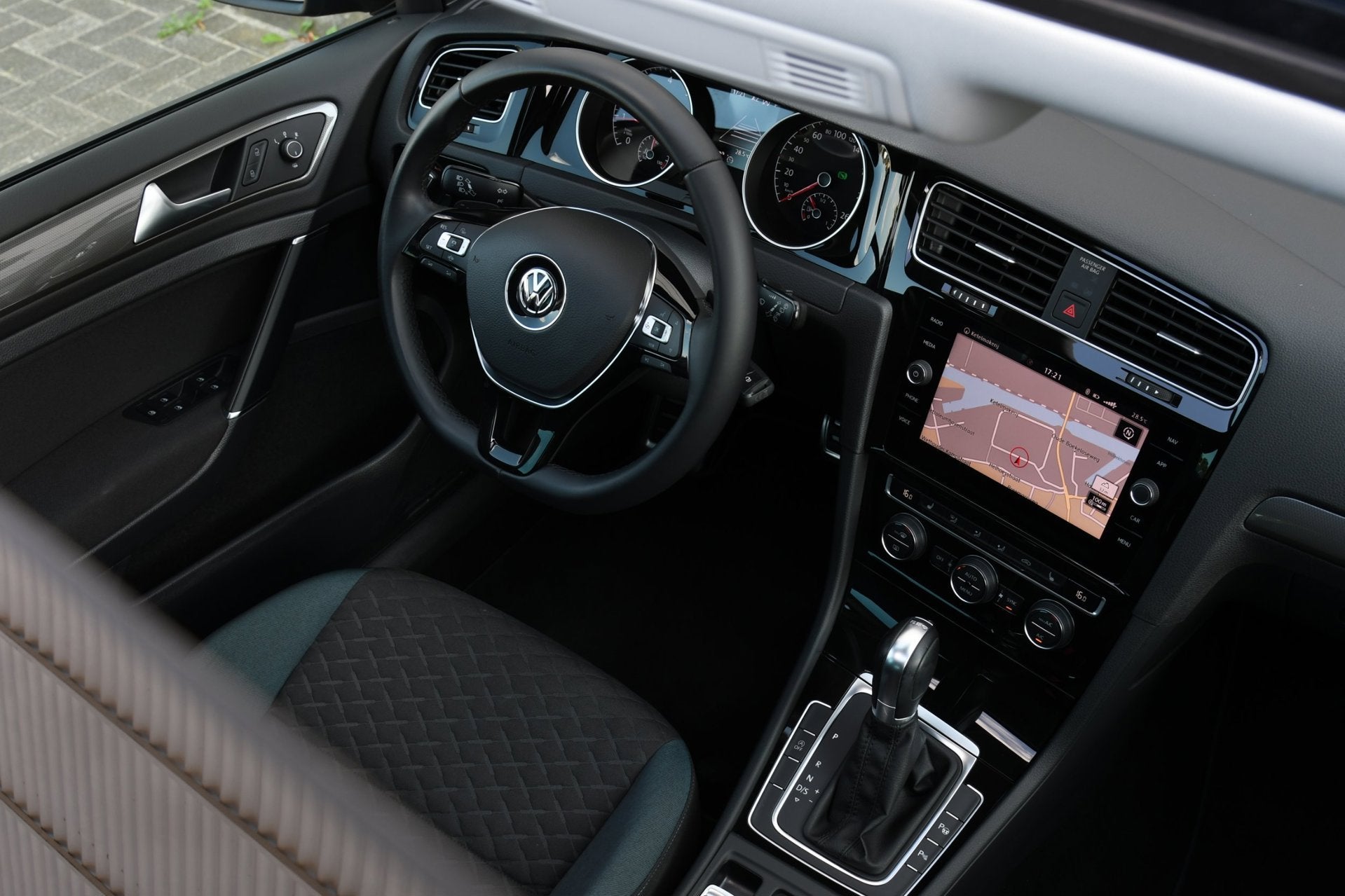 Volkswagen Golf 1.5 TSI R-Line 150 PK PANO|IQ.Drive, 1498 cc, 4 cilinders, Bedrijf, Golf
