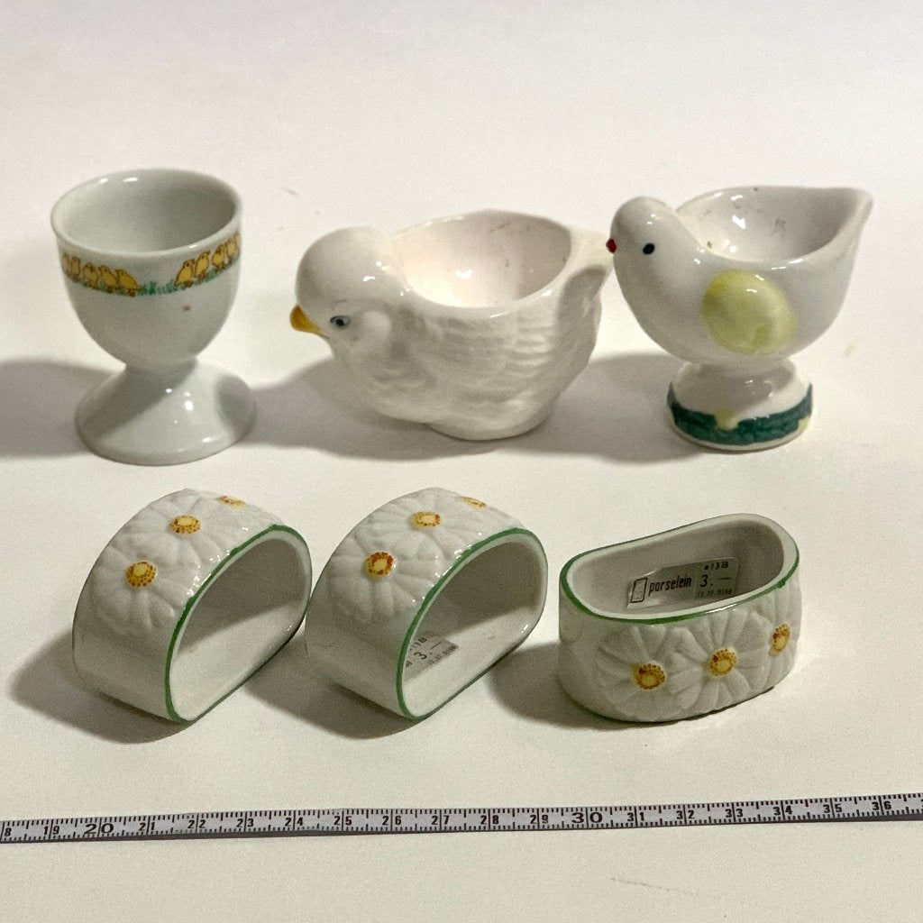 Vintage wit Eierdopjes en 3 porseleinen Servetringen, Ophalen of Verzenden