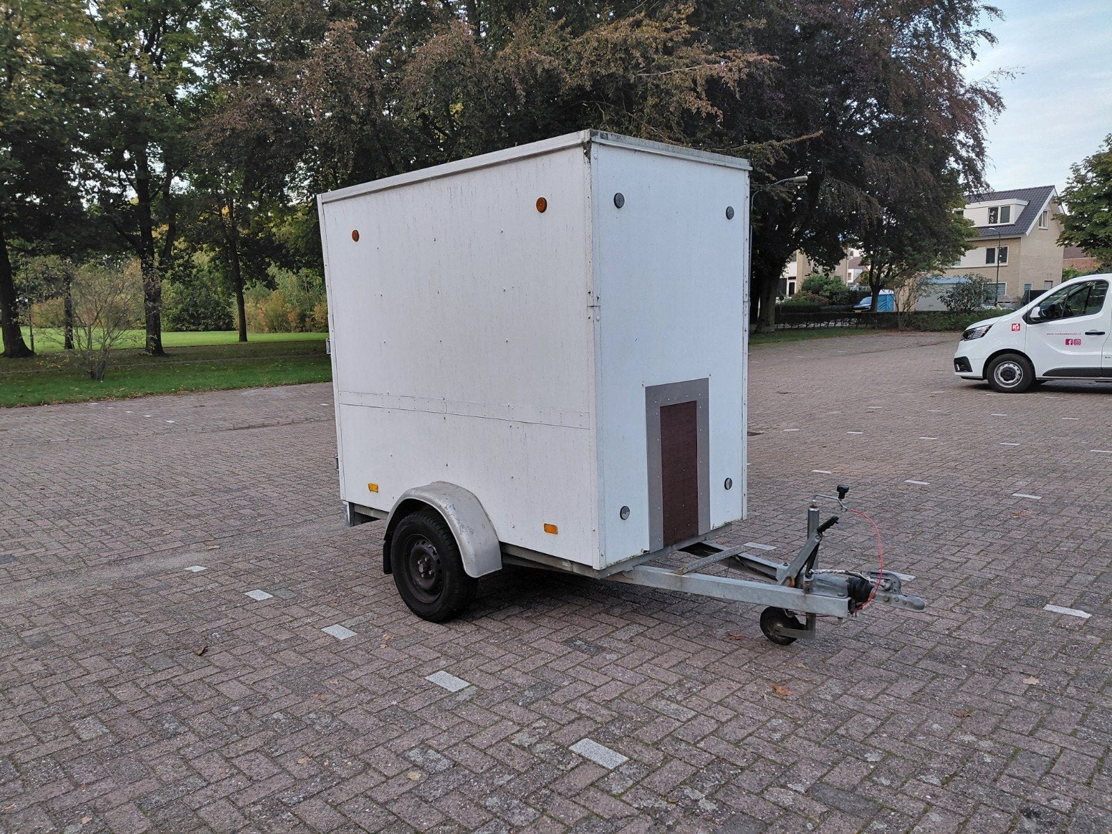 Gesloten aanhanger enkelasser geremd 750kg, Ophalen of Verzenden, Gebruikt