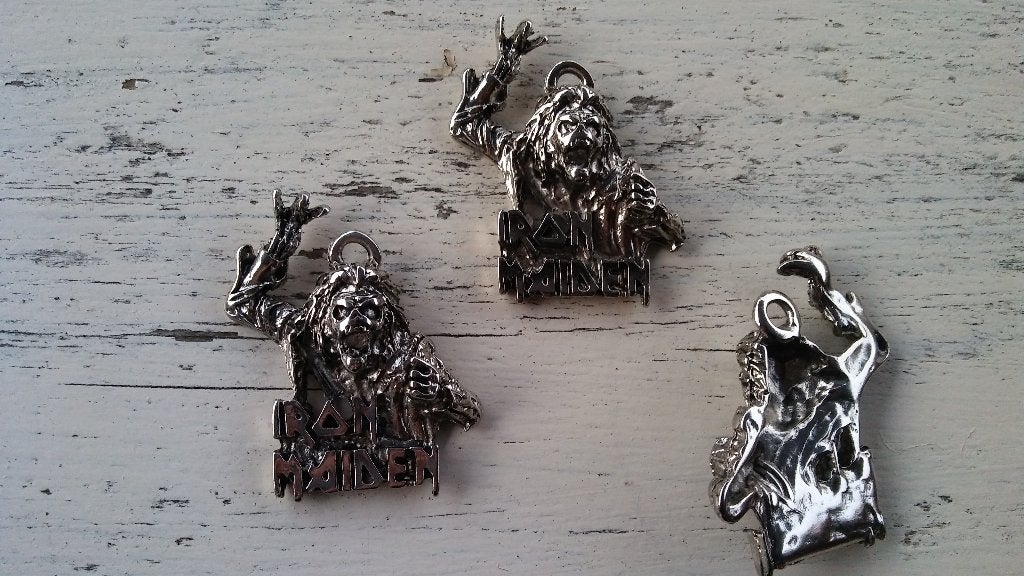 Iron Maiden Eddie hooks in you hanger pendant RARE metal, Verzamelen, Ophalen of Verzenden, Zo goed als nieuw