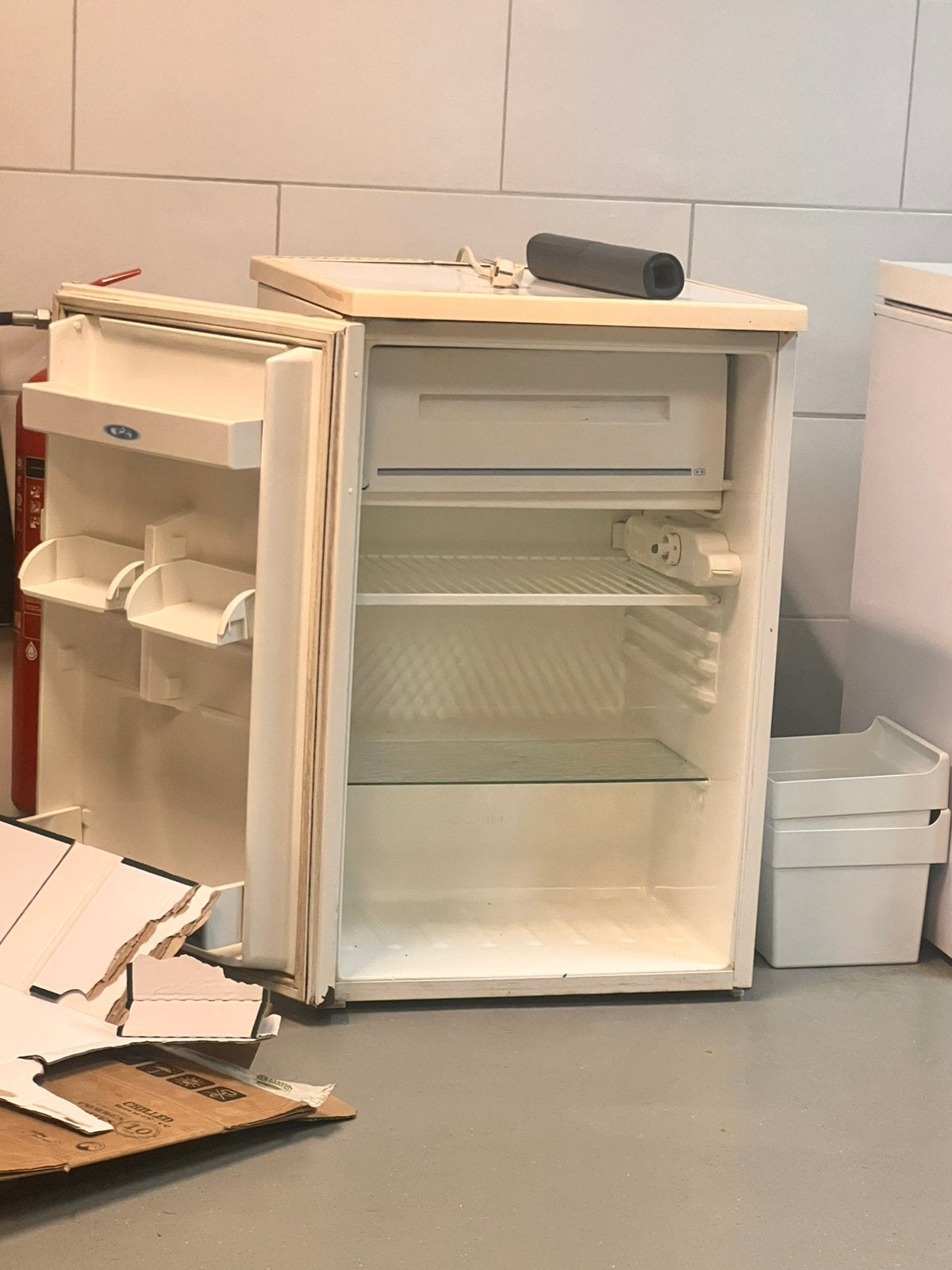 Tafelmodel Koelkast, Witgoed en Apparatuur, Ophalen, Gebruikt, Minder dan 85 cm, Minder dan 75 liter
