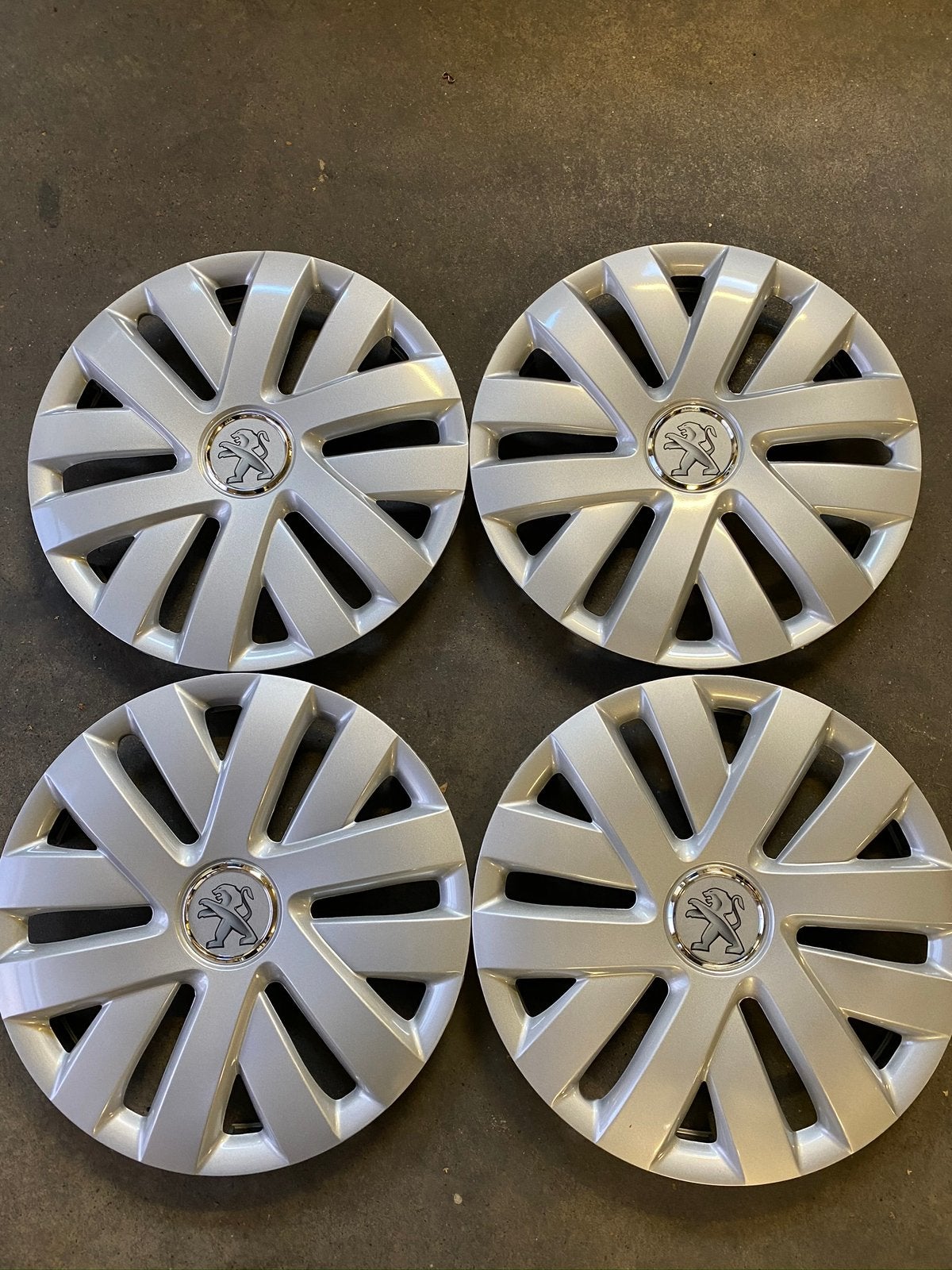 Set Peugeot Wieldoppen 15 inch 4 stuks, Auto diversen, Wieldoppen, Ophalen of Verzenden, Nieuw