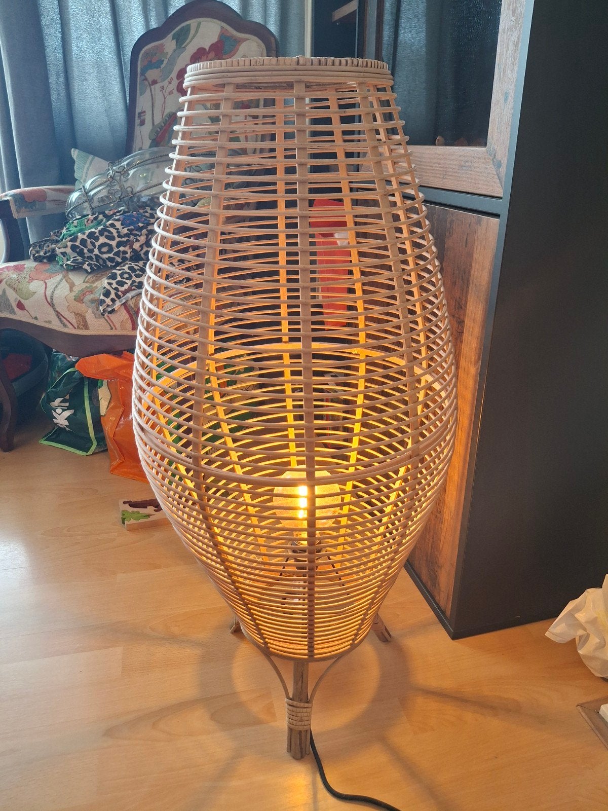 Rotan vloerlamp - sfeervolle verlichting, Huis en Inrichting, Lampen | Vloerlampen, 100 tot 150 cm, Bohemian, Scandinavisch, Natuurlijk materiaal