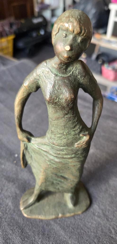 Bronzen beeldje van een vrouw, Antiek en Kunst, Kunst | Beelden en Houtsnijwerken, Ophalen of Verzenden