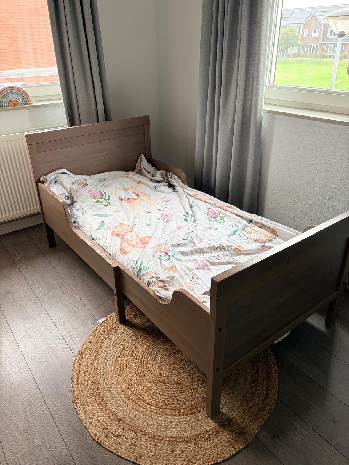 IKEA sundvik uitschuifbaar bed, Huis en Inrichting, Ophalen, Eenpersoons, Bruin, 80 cm