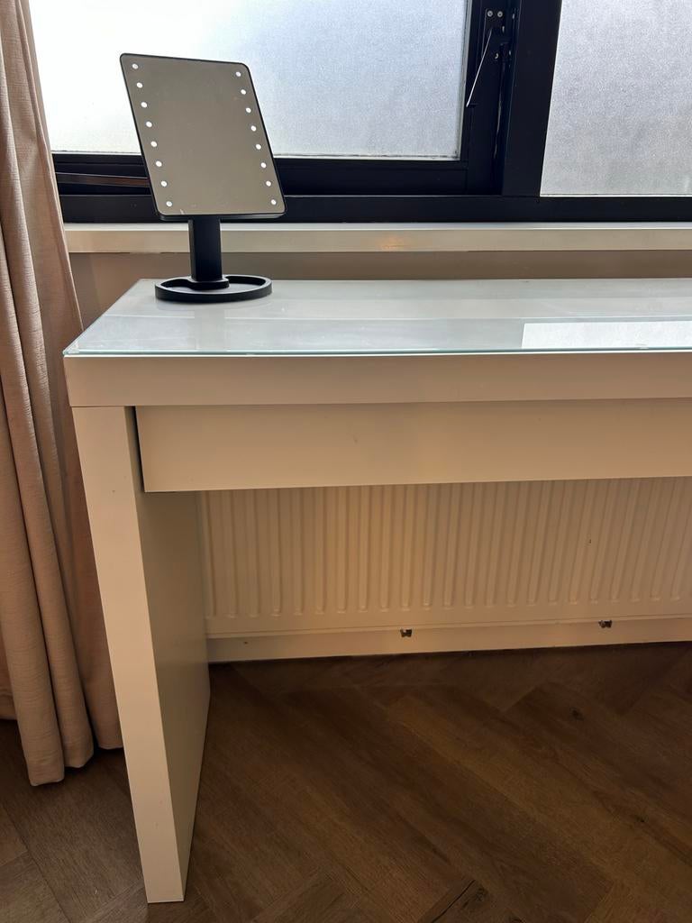 IKEA - Malm kaptafel - Witte kaptafel met glazen blad, Huis en Inrichting, Gebruikt, 100 tot 150 cm, Ophalen of Verzenden, Minder dan 100 cm