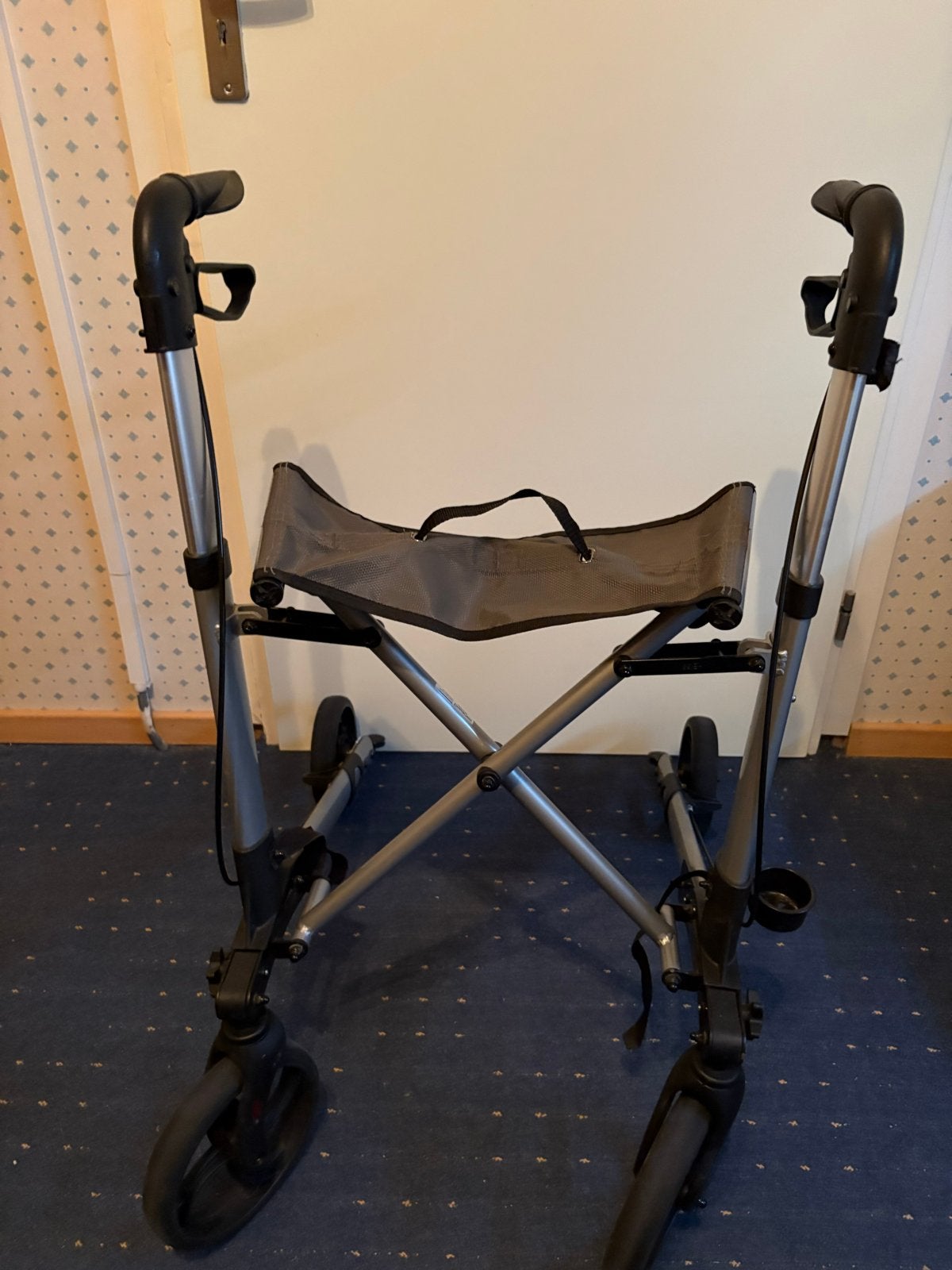 Makkelijk inklapbare rollator, Diversen, Ophalen