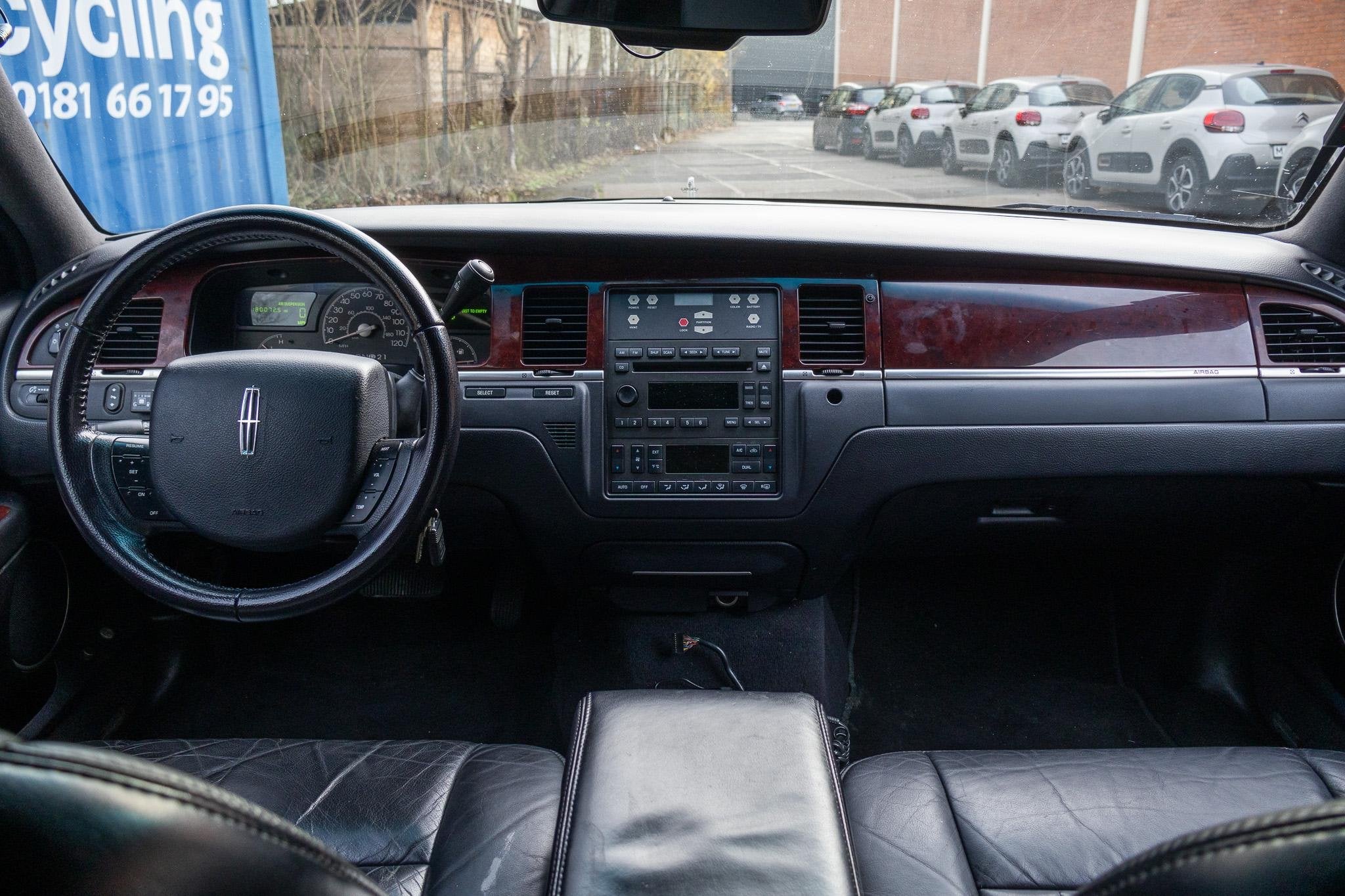 Ford Lincoln town car Limousine|8-persoons|, Auto's, Stof, Gebruikt, 8 cilinders, Met garantie (alle)