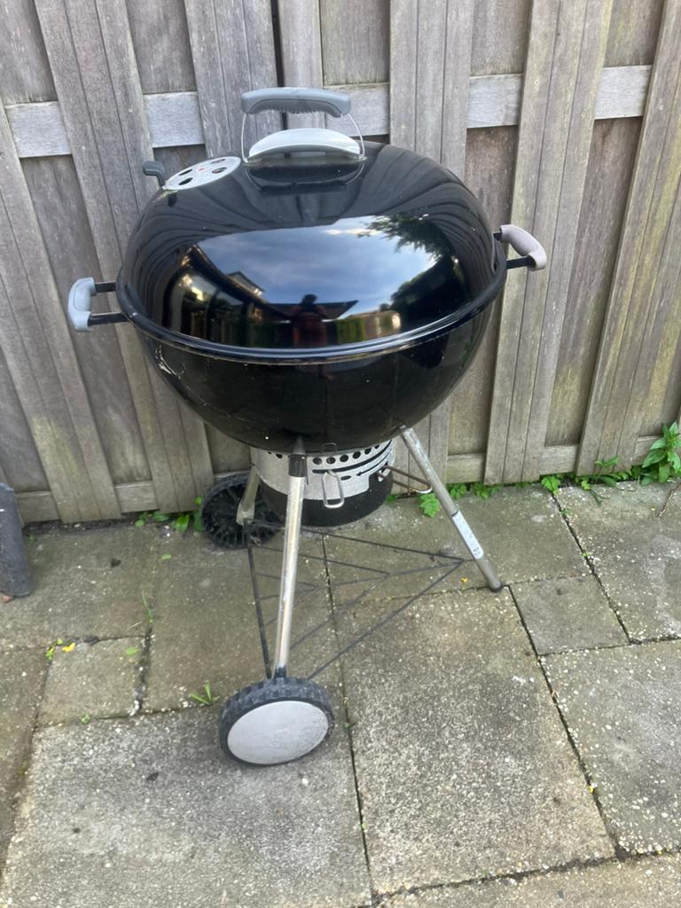 Weber BBQ 57cm master touch, Ophalen of Verzenden, Zo goed als nieuw