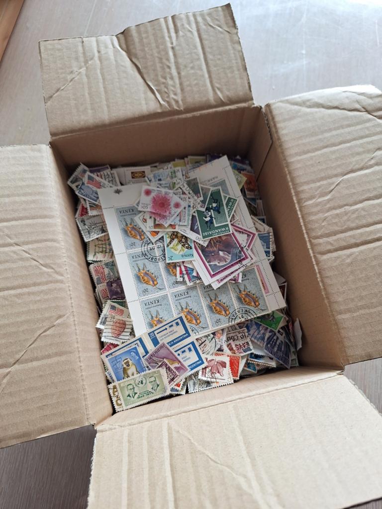 Doosje postzegels wereld, Ophalen of Verzenden, Nederland en Buitenland
