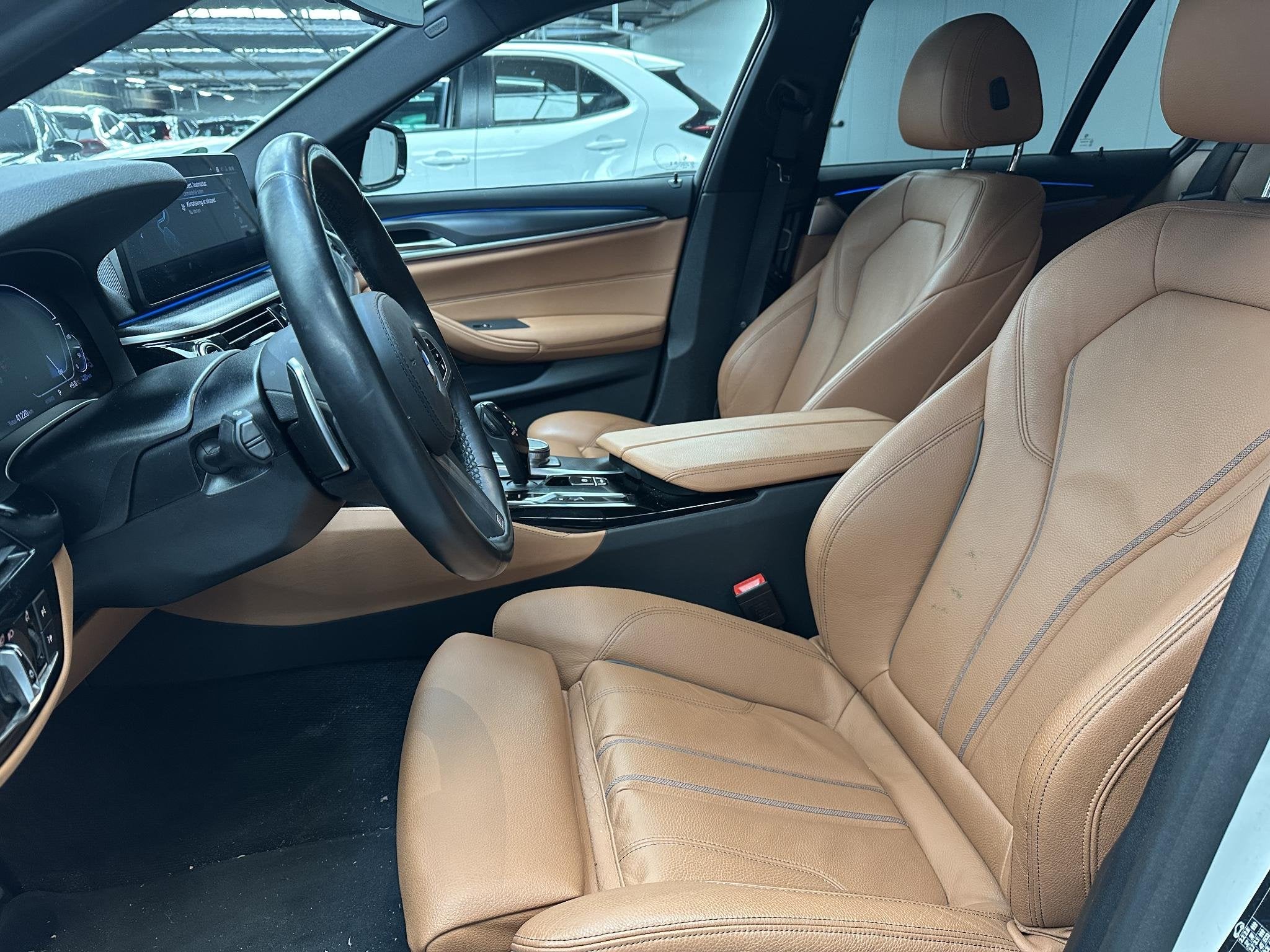 BMW 5-serie Touring 530e xDrive Business Edition Plus met Tr, Auto's, BMW, 1998 cc, 1935 kg, Gebruikt, Euro 6