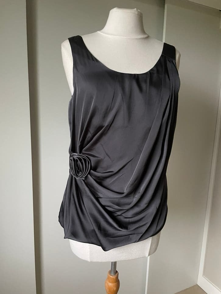 ZGAN Sjieke top met roos maat 36 Antraciet donkergrijs, Kleding | Dames, Tops, Ophalen, Zo goed als nieuw, Grijs, Maat 36 (S)