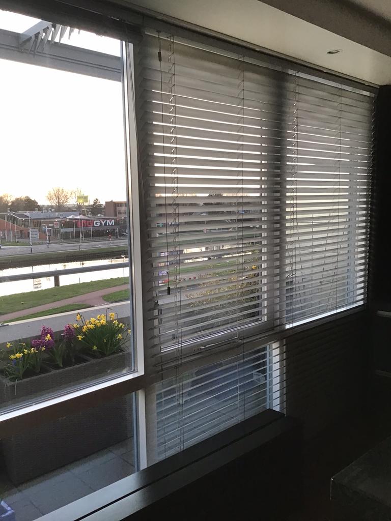 Aantal aluminium 5 cm brede jaloezieën, Huis en Inrichting, Ophalen, Gebruikt, 200 cm of meer, 200 cm of meer