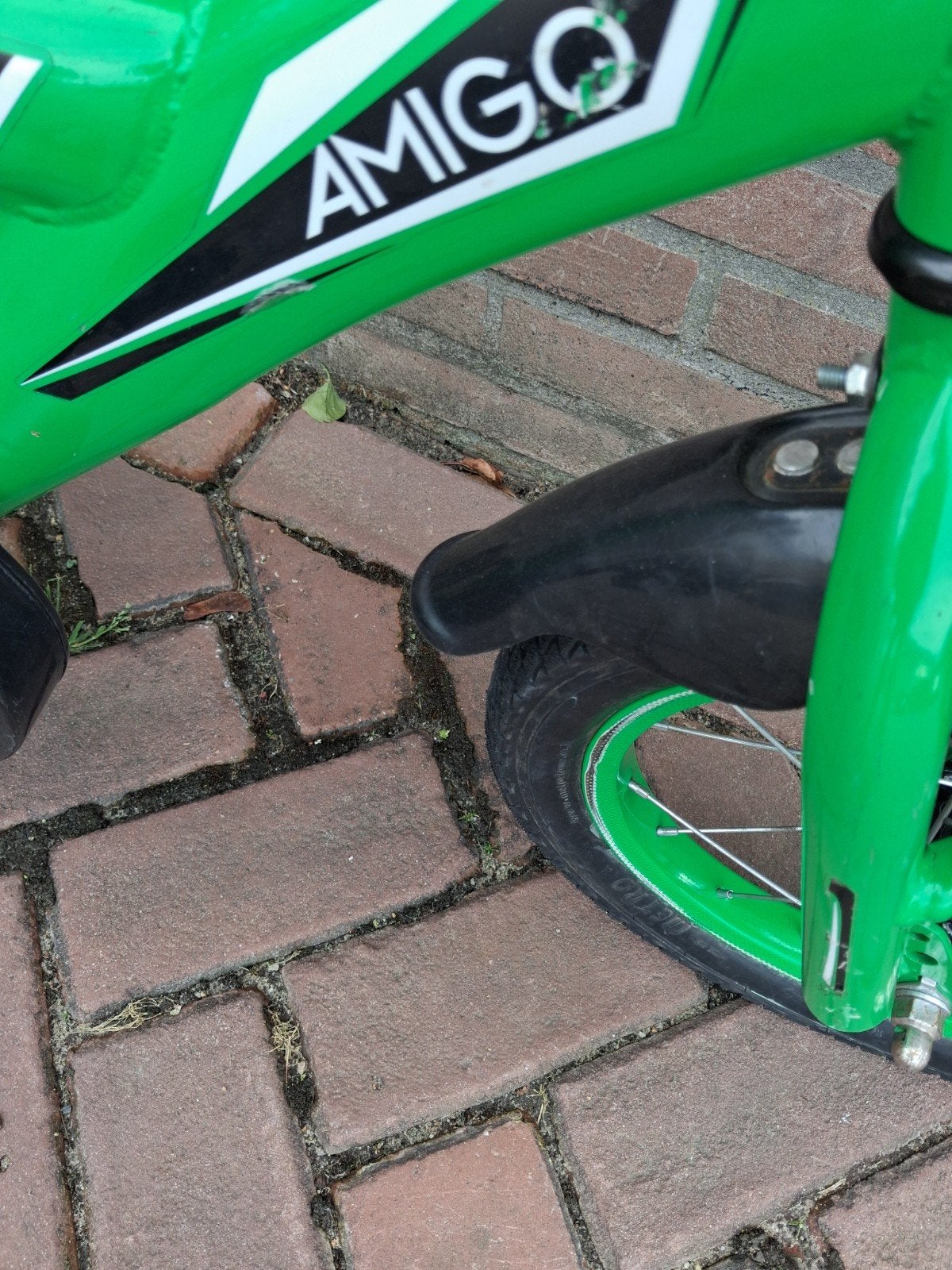 Amigo bmx 14 inch crossfietsje, Fietsen en Brommers, Ophalen, Terugtraprem, Verstelbare zitting, Zo goed als nieuw