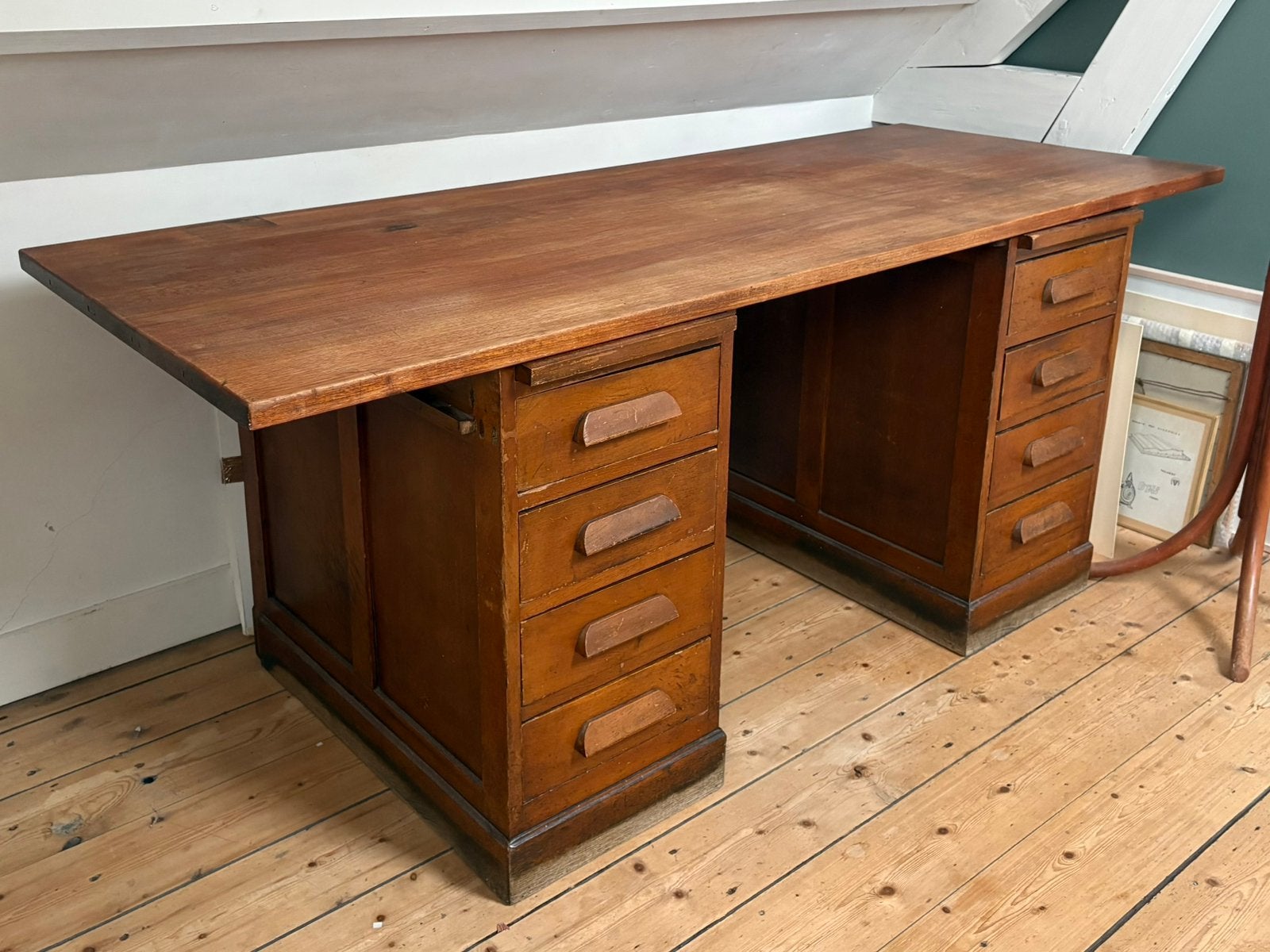 Ruim houten bureau met ladekasten, Gebruikt, Schoolbureau, Bruin, Overige merken