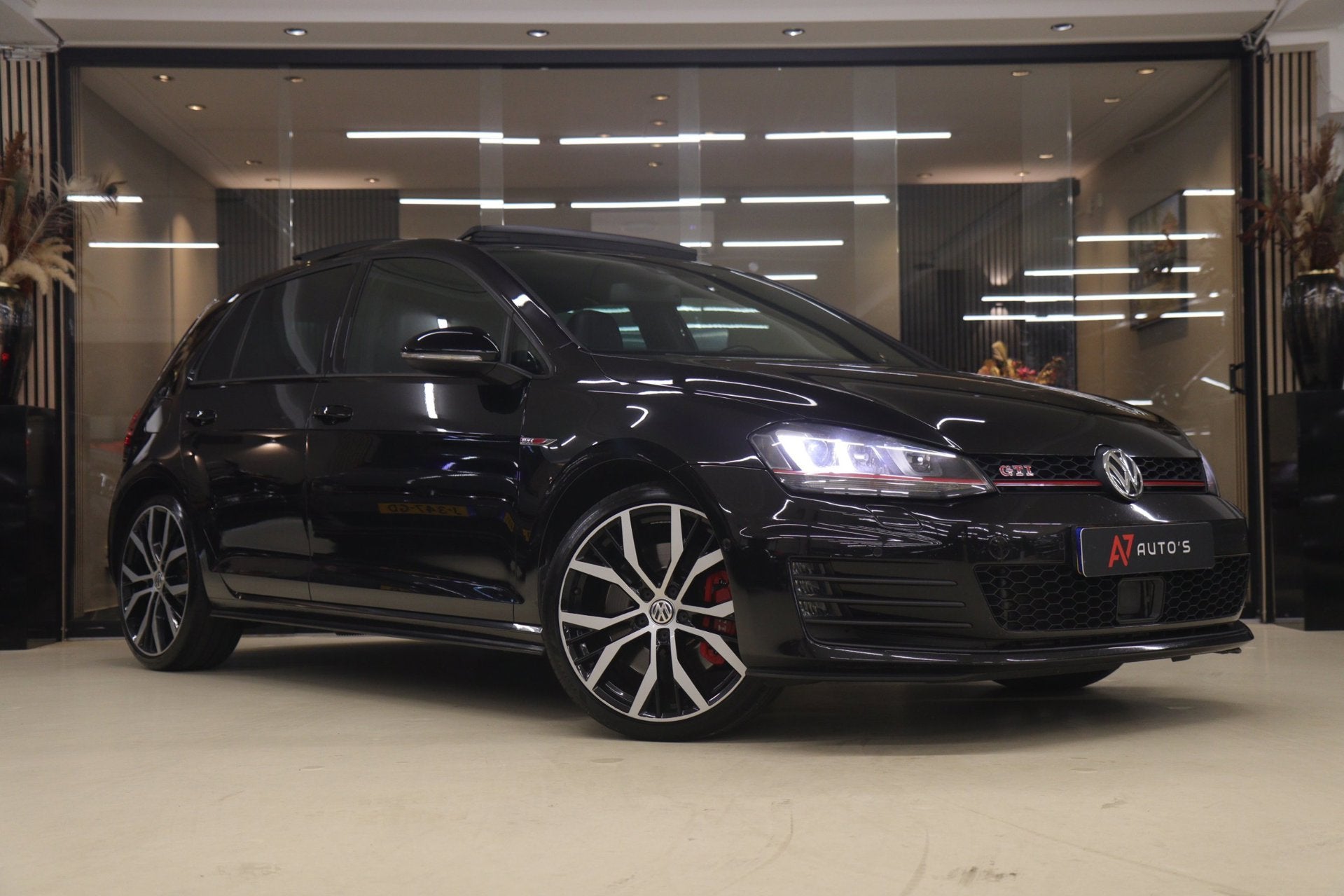Volkswagen Golf 2.0 TSI GTI Performance PANO/CARPLAY/STOELVE, Gebruikt, Euro 6, 4 cilinders, 1984 cc