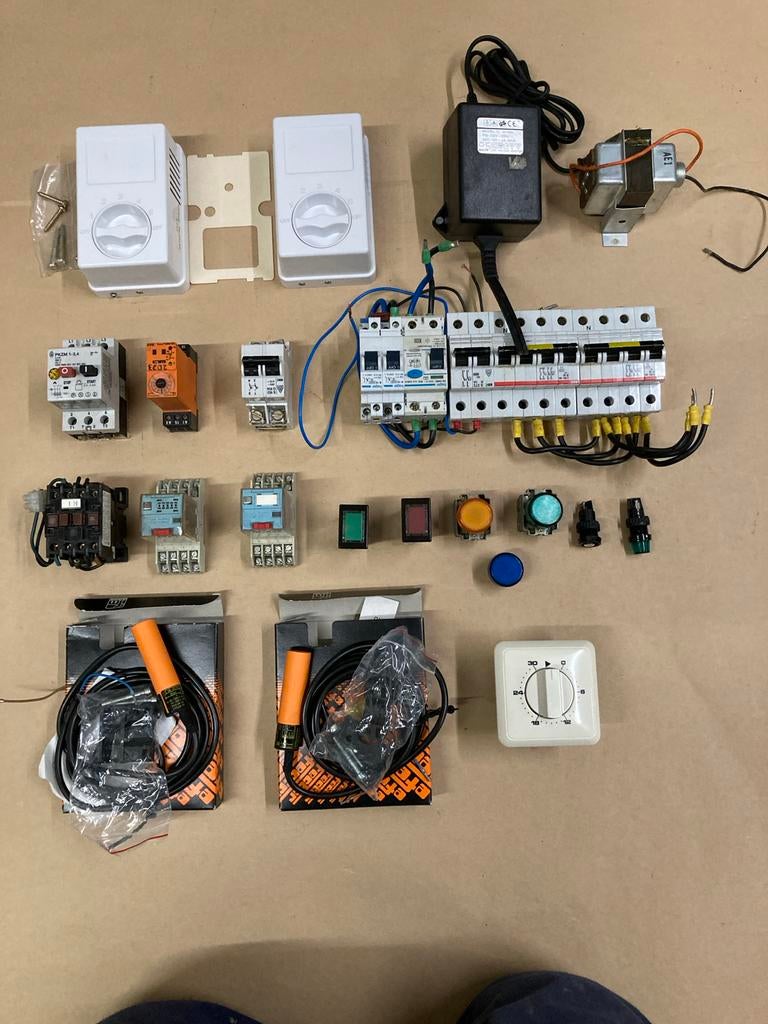 Diverse Elektra Onderdelen: Ventilatie, Trafo's, Schakelaars, Ophalen, Gebruikt, Schakelaar