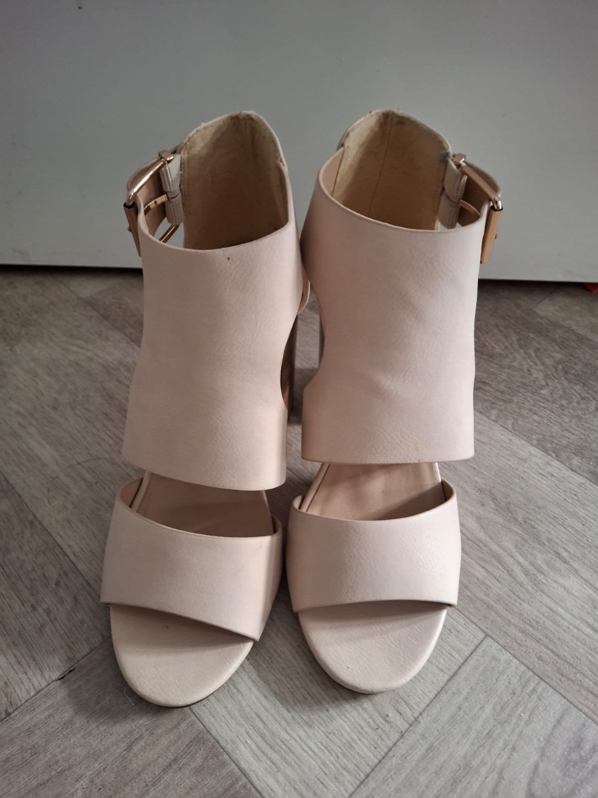 Primark Sandalen met hak - Maat 37 - Zo goed als nieuw, Ophalen of Verzenden, Zo goed als nieuw, Beige, Sandalen of Muiltjes