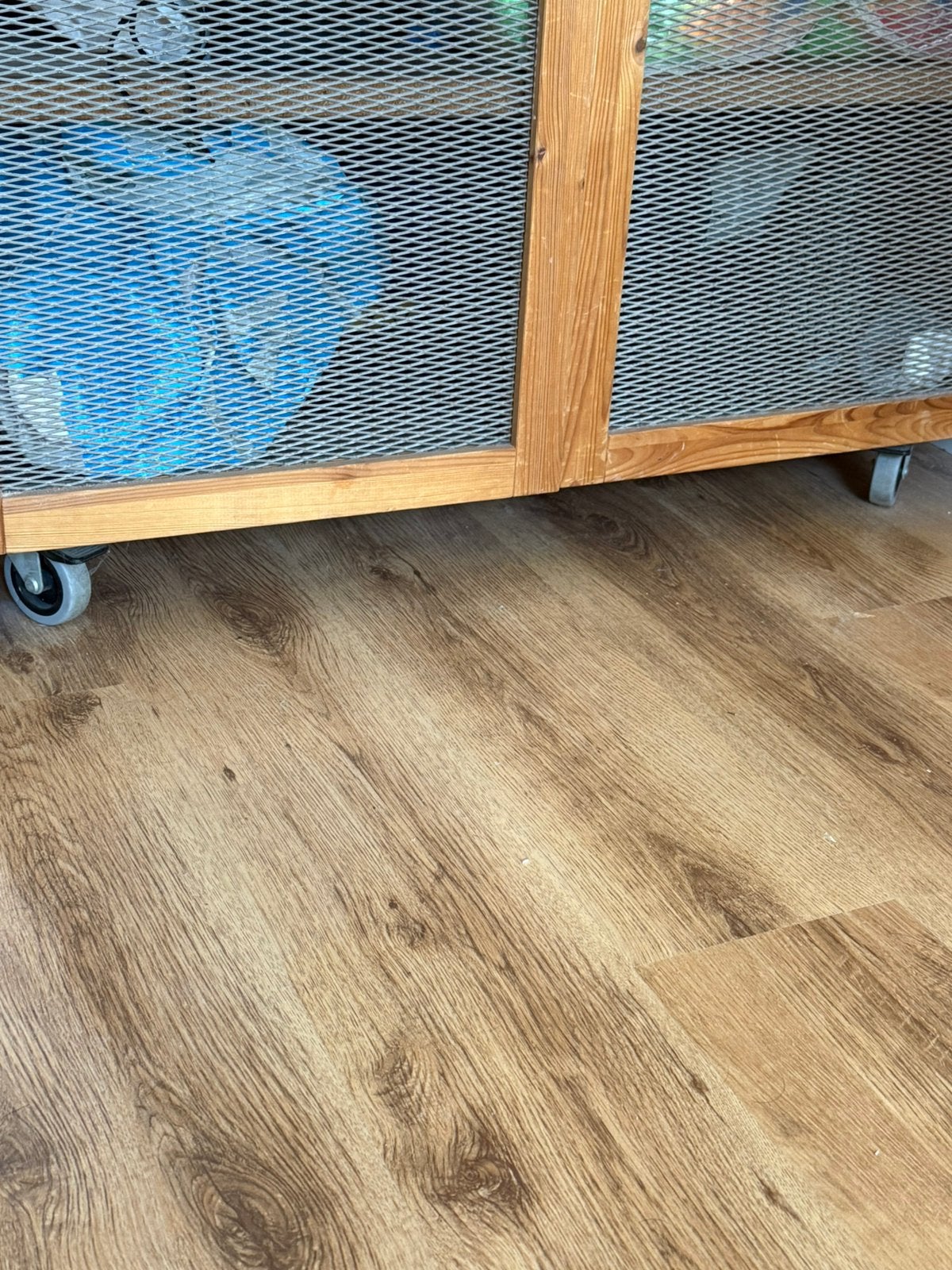 Twee kledingkasten hout en metaal,, Ophalen, Gebruikt