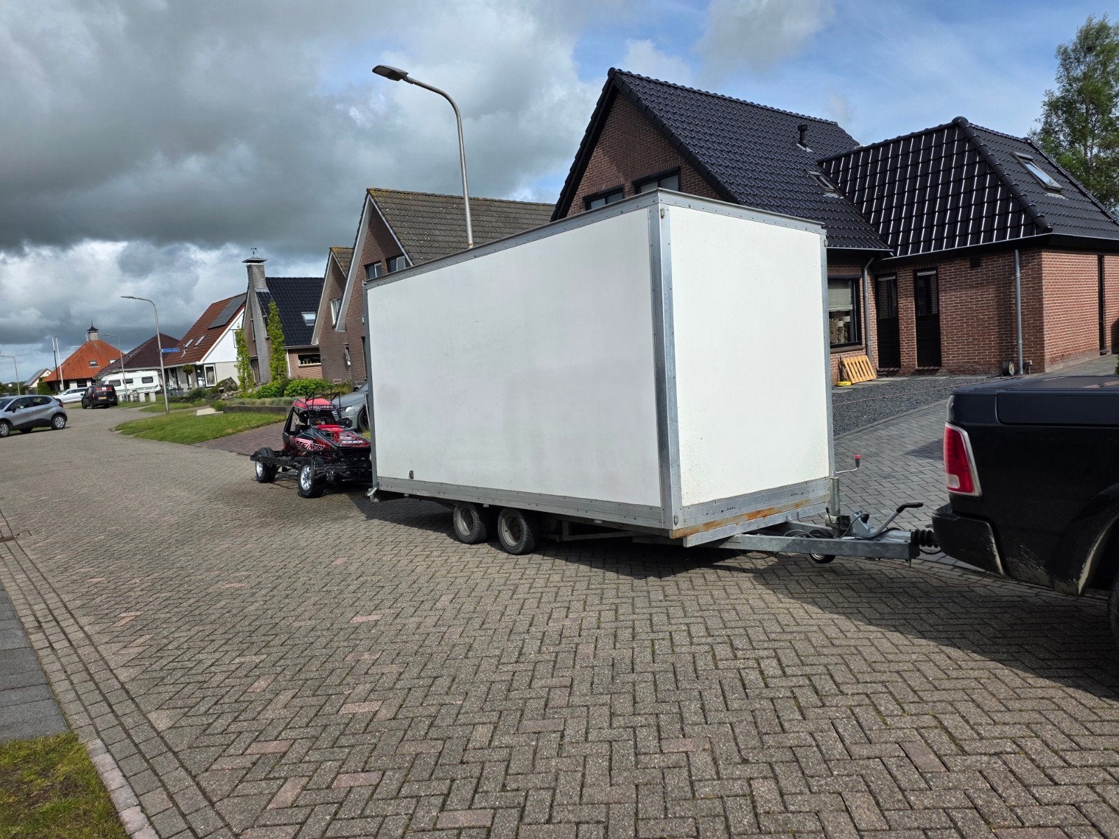 Gesloten aanhangwagen L=430  br=213  h=225, Ophalen, Gebruikt