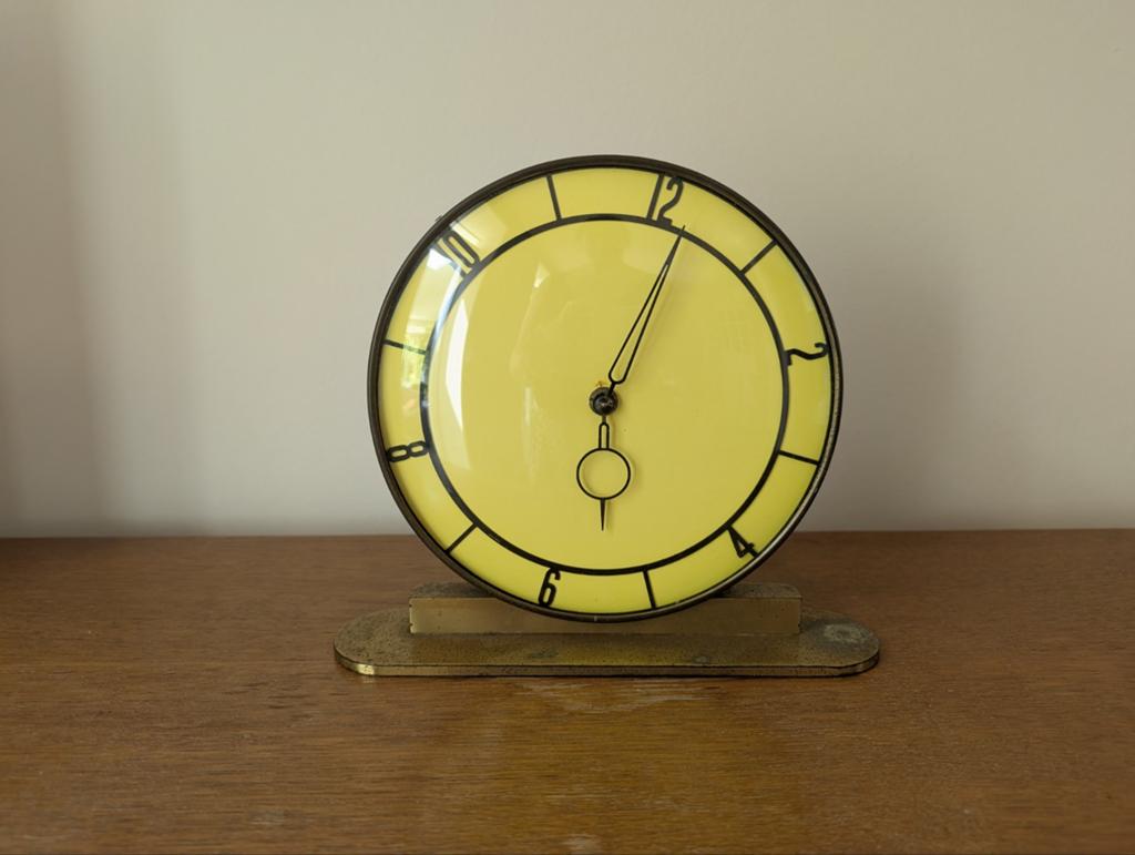 Vintage Art Deco Tafelklok - Geel, Antiek en Kunst, Antiek | Klokken, Ophalen of Verzenden