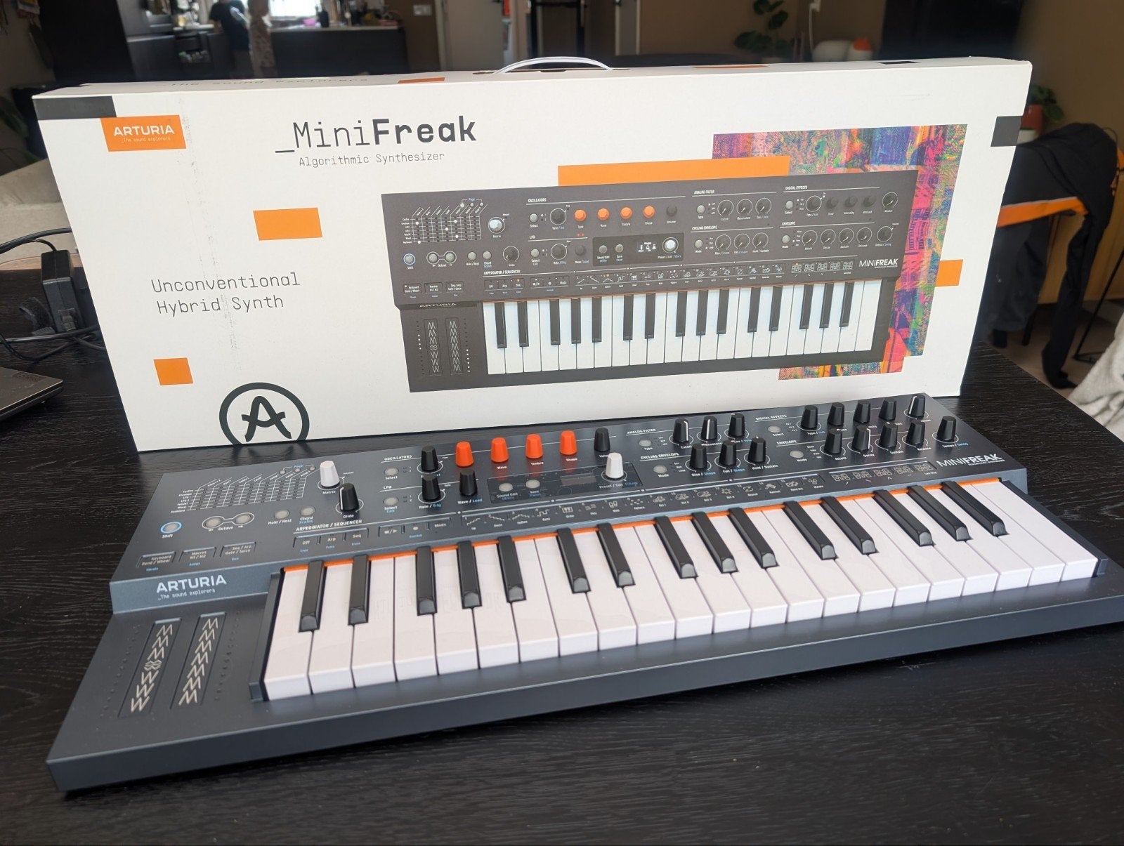 Arturia MiniFreak Synthesizer - Zo goed als nieuw, Muziek en Instrumenten, Overige aantallen, Zo goed als nieuw, Met midi-aansluiting