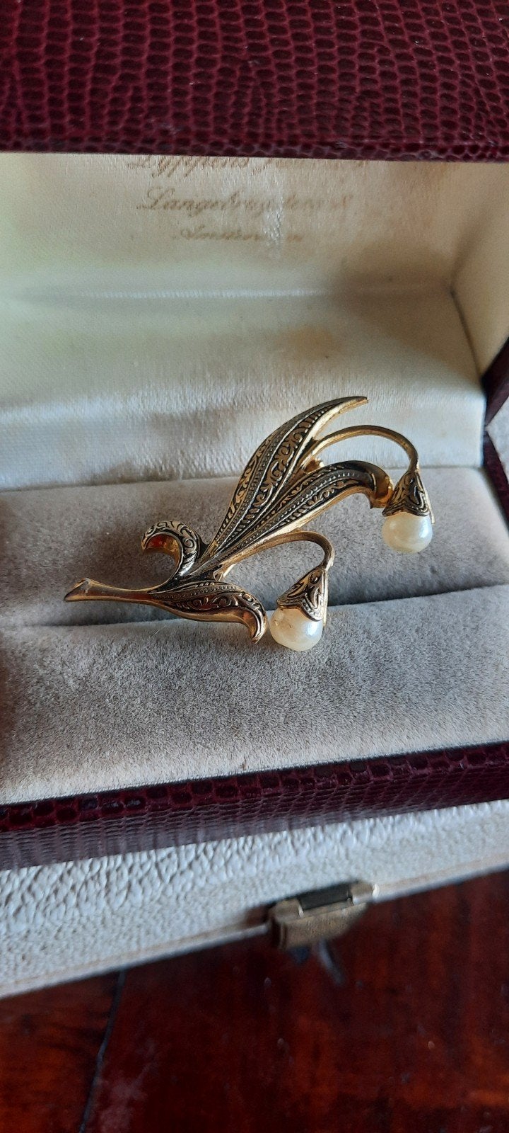 Antieke broche, Damascener Toledo goud, lelietje van dalen, Ophalen of Verzenden, Goud, Broche
