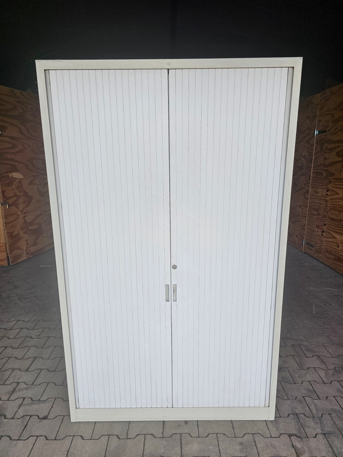 Nette witte roldeurkast, Huis en Inrichting, Kasten | Roldeurkasten en Archiefkasten, Ophalen, Gebruikt, 100 tot 150 cm, 150 tot 200 cm