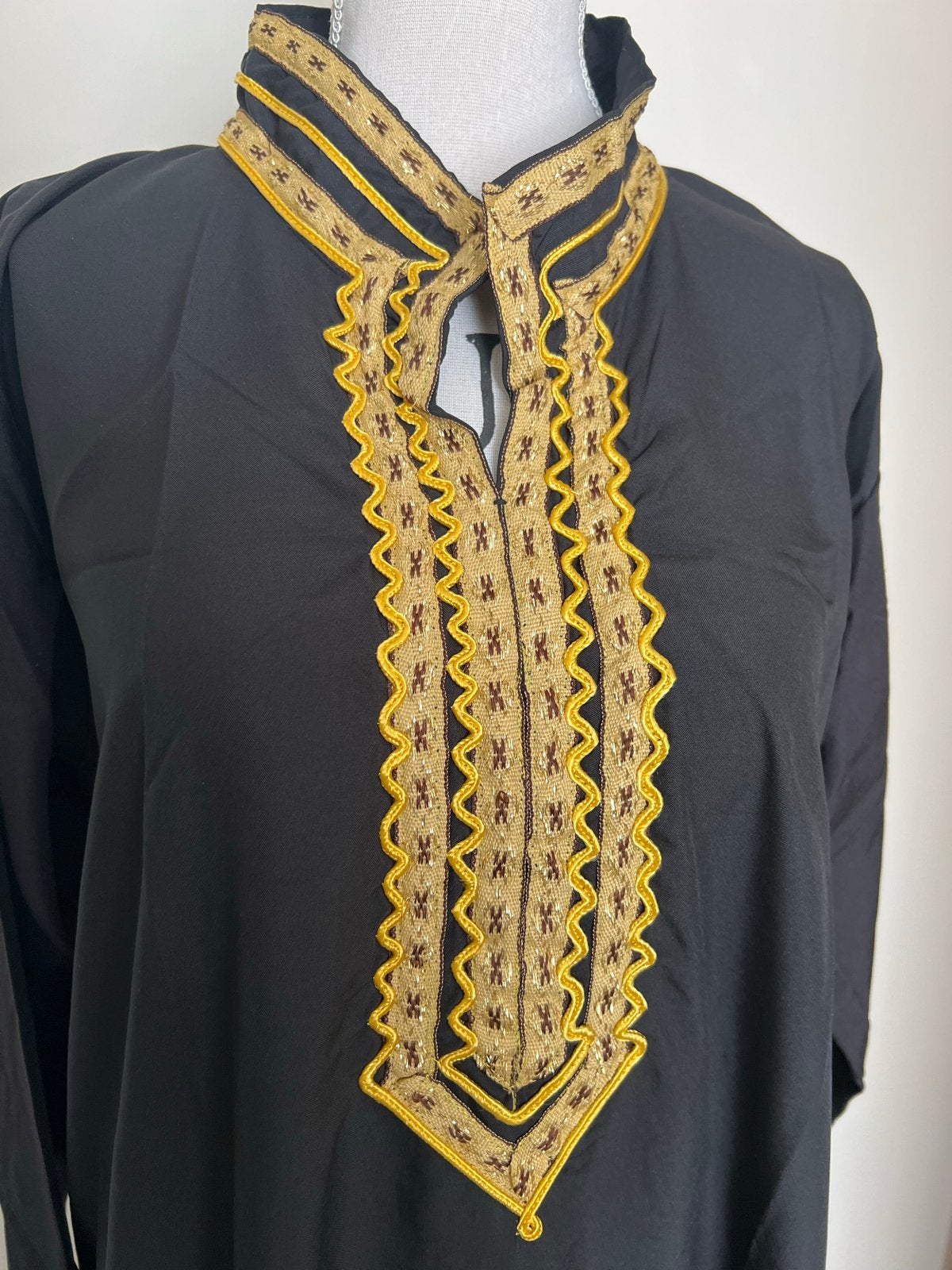 Zwarte Abaya met Gouden Borduurwerk, Maat 38/40 (M), Zwart, Ophalen of Verzenden, Zo goed als nieuw